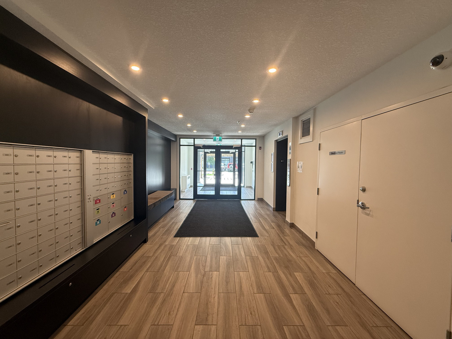 Beautiful Main Floor Condo | 2 Bedrooms + 1 Bath | Bright & Inviting Living Space - Photo 3