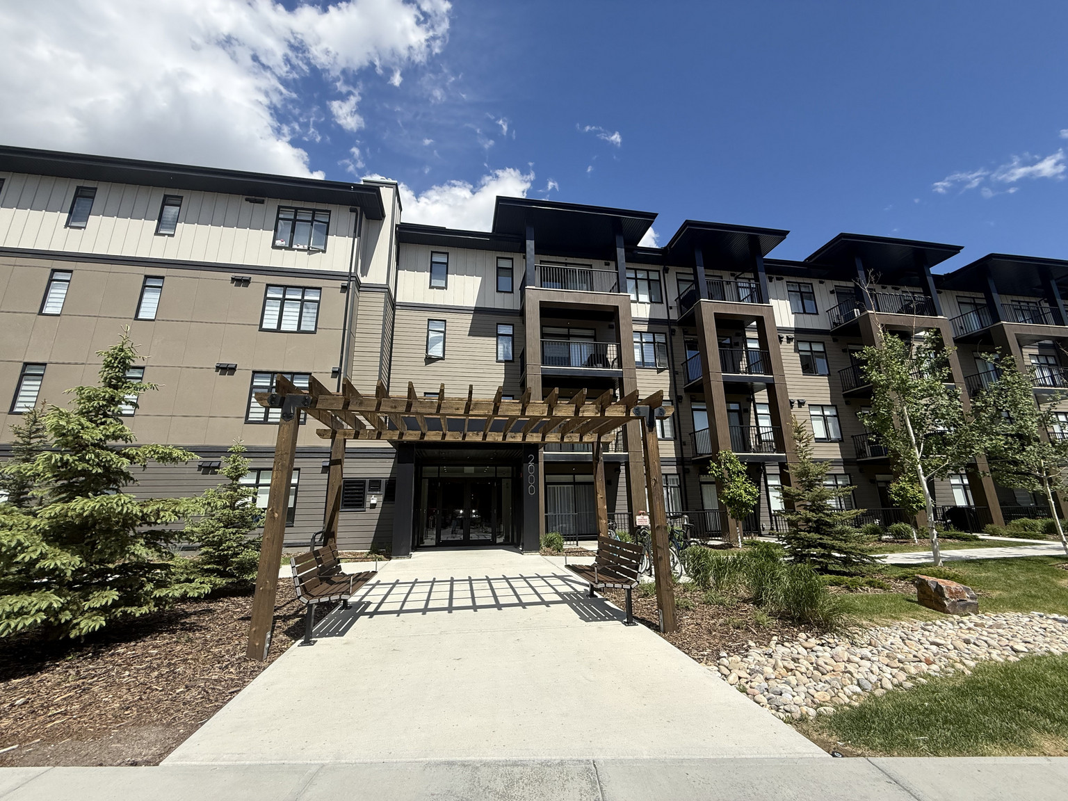 Beautiful Main Floor Condo | 2 Bedrooms + 1 Bath | Bright & Inviting Living Space - Photo 2