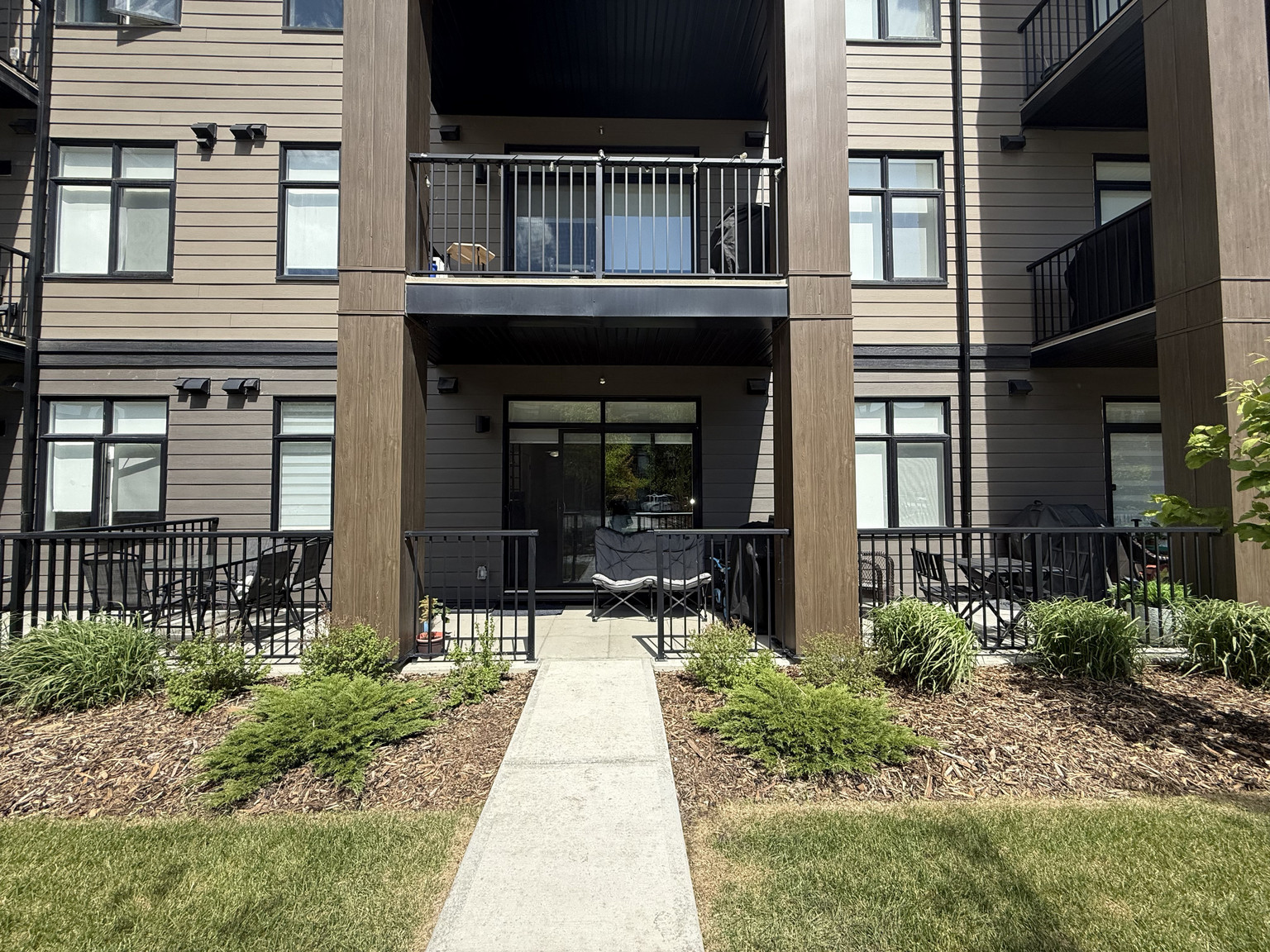 Beautiful Main Floor Condo | 2 Bedrooms + 1 Bath | Bright & Inviting Living Space - Photo 21