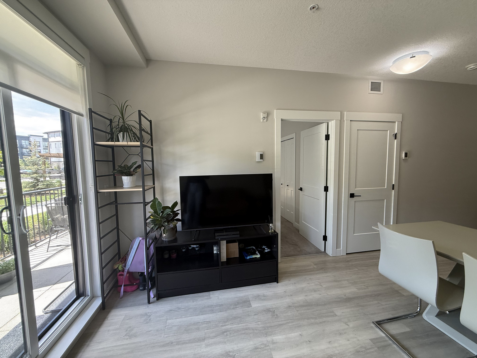 Beautiful Main Floor Condo | 2 Bedrooms + 1 Bath | Bright & Inviting Living Space - Photo 18