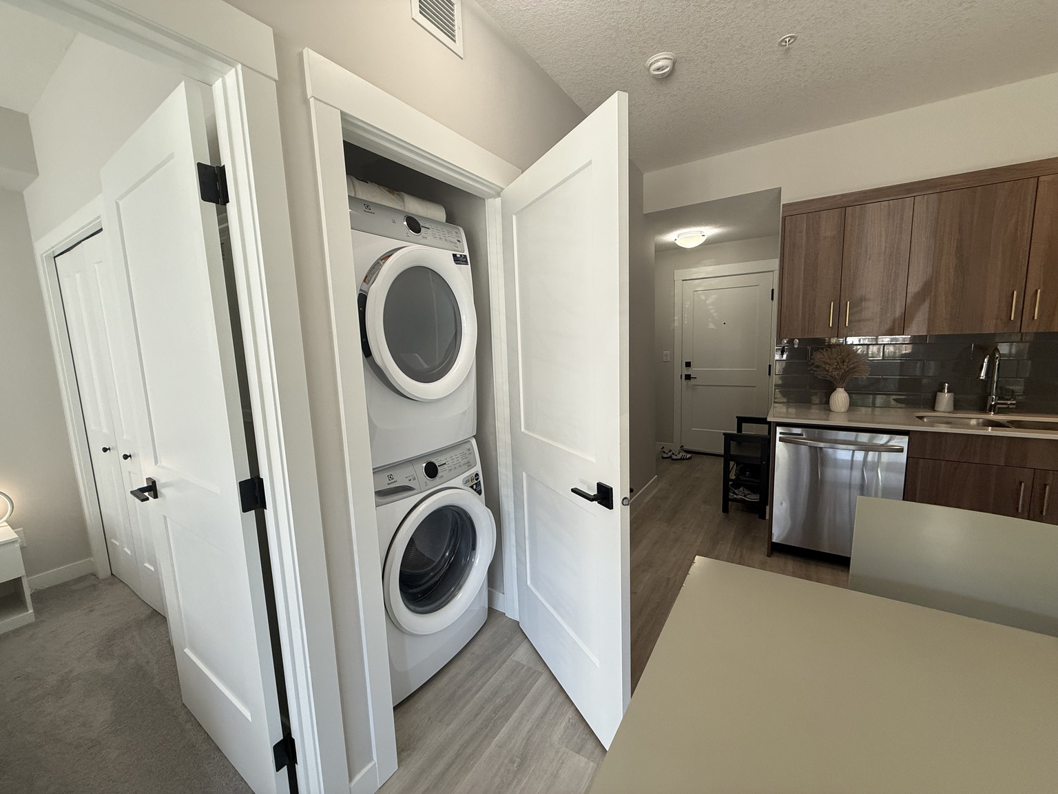 Beautiful Main Floor Condo | 2 Bedrooms + 1 Bath | Bright & Inviting Living Space - Photo 12