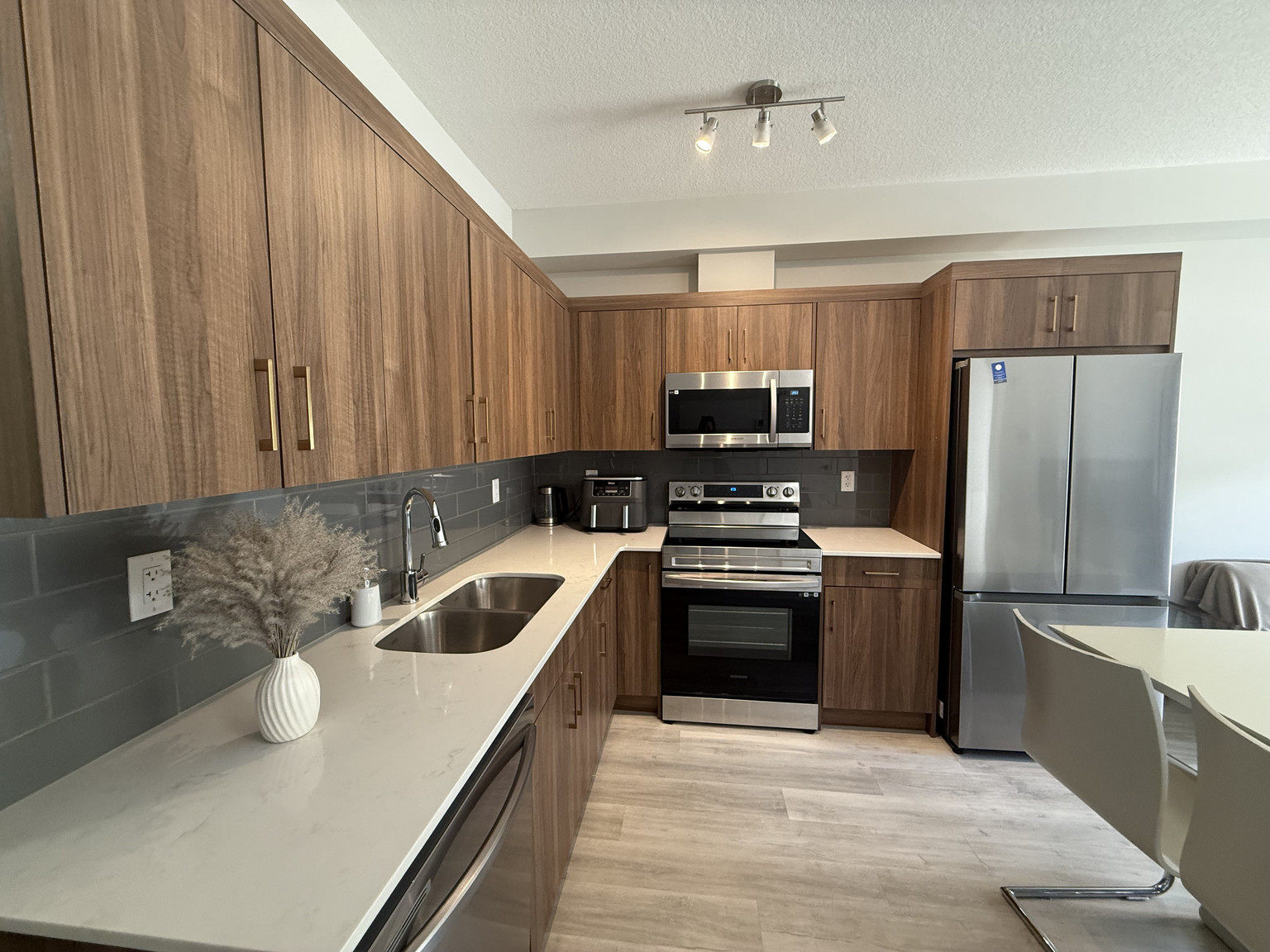 Beautiful Main Floor Condo | 2 Bedrooms + 1 Bath | Bright & Inviting Living Space - Photo 11