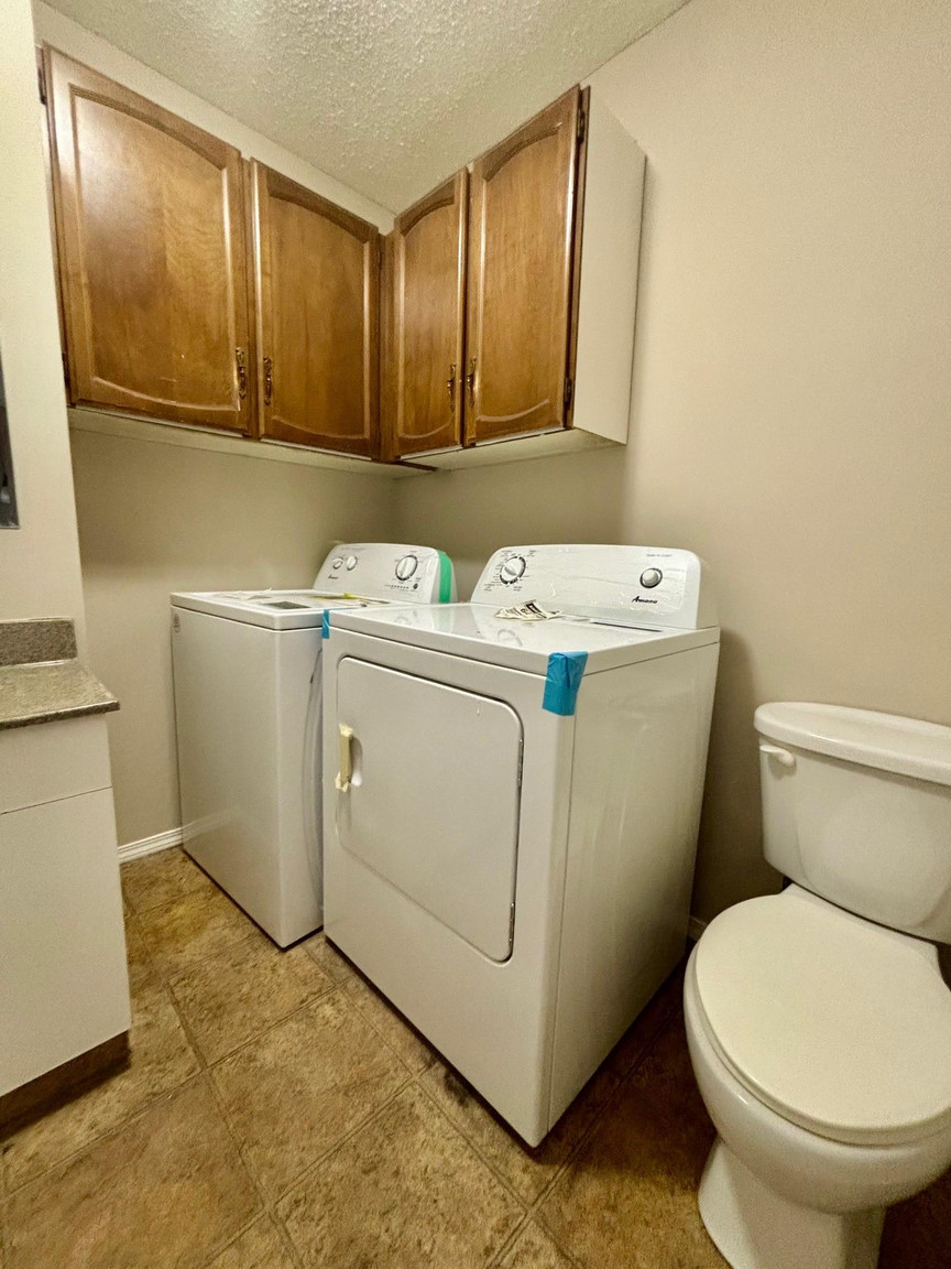 Spacious 2 Bedroom + 2 Bathroom Home in Desirable Bowness - Photo 12