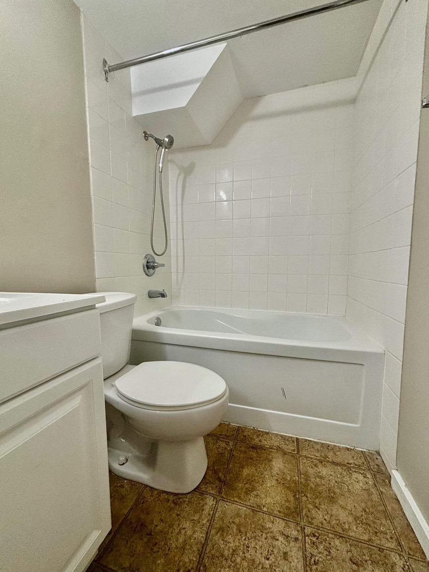 Spacious 2 Bedroom + 2 Bathroom Home in Desirable Bowness - Photo 7