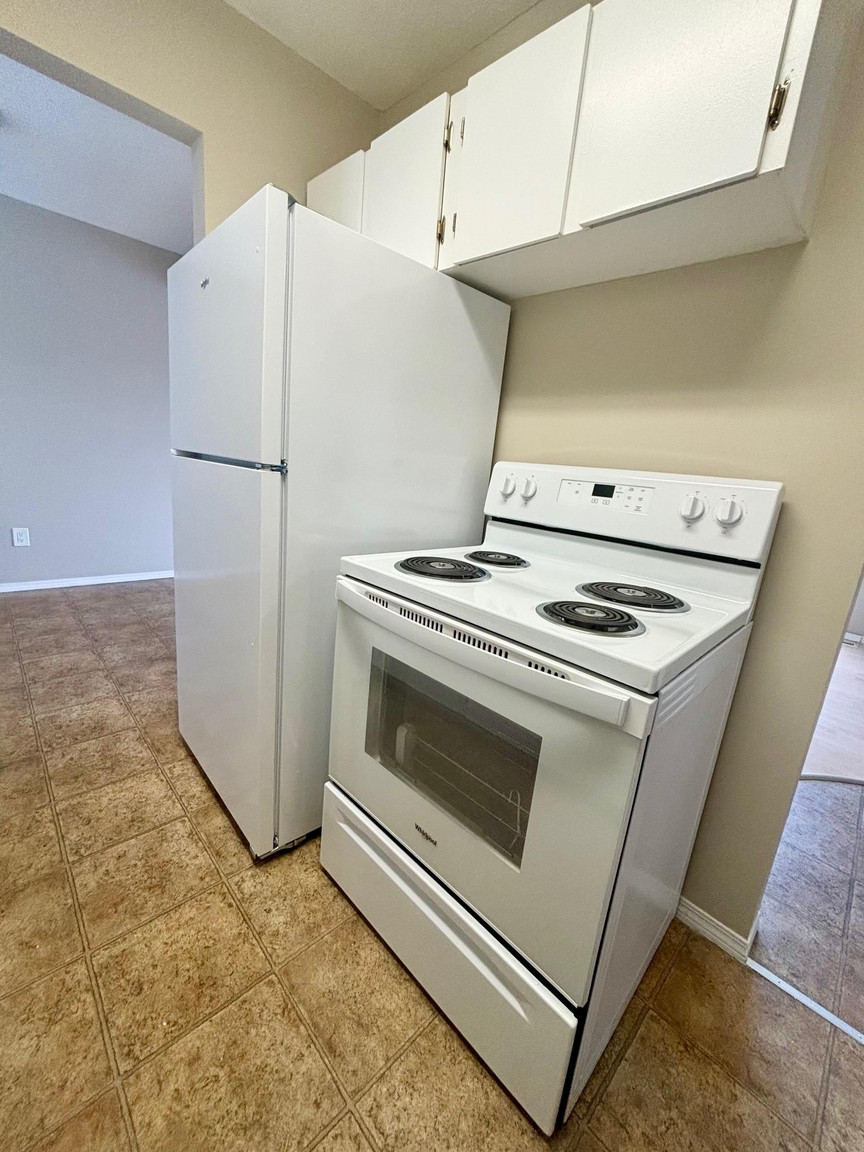 Spacious 2 Bedroom + 2 Bathroom Home in Desirable Bowness - Photo 4