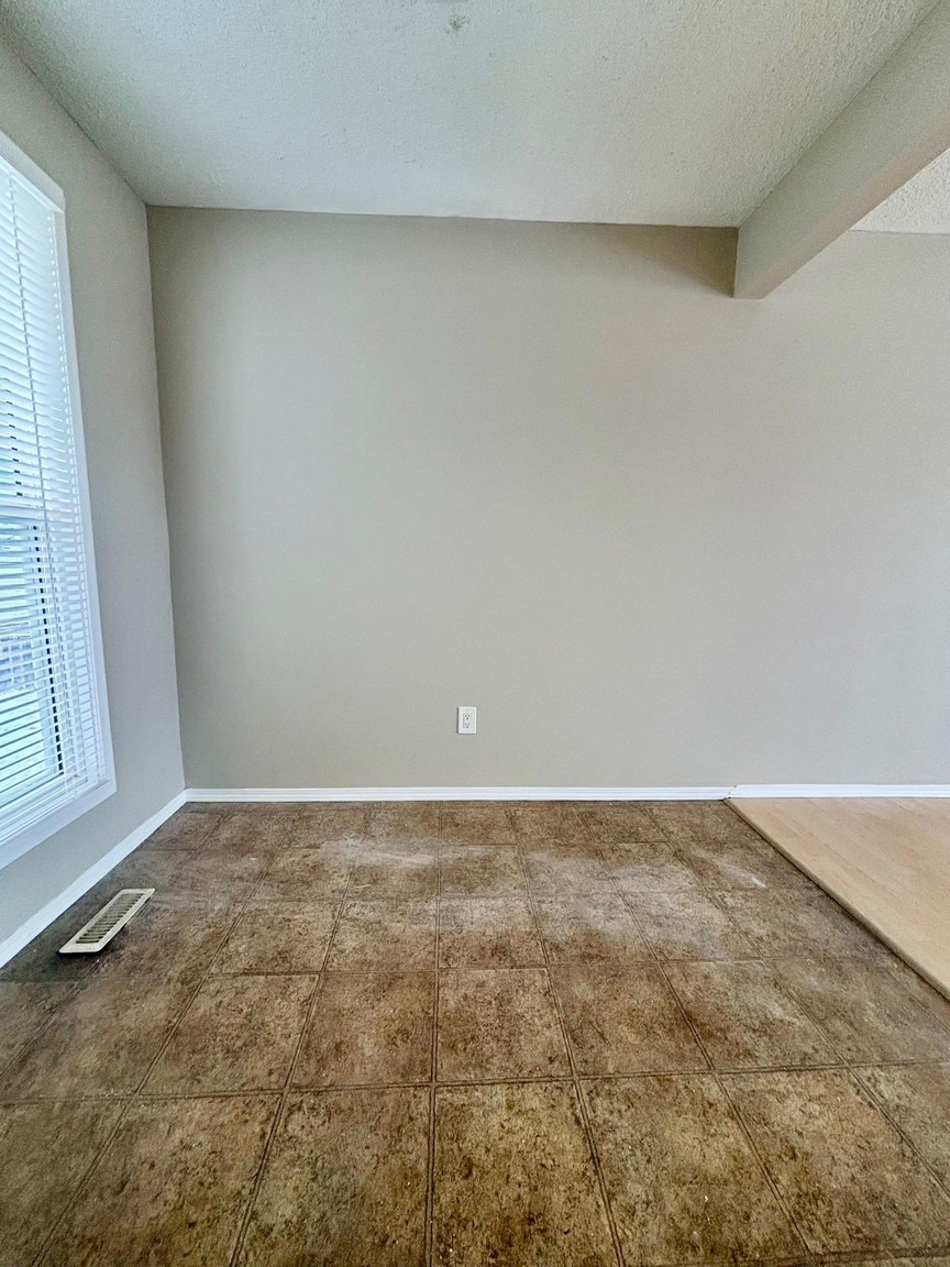Spacious 2 Bedroom + 2 Bathroom Home in Desirable Bowness - Photo 8
