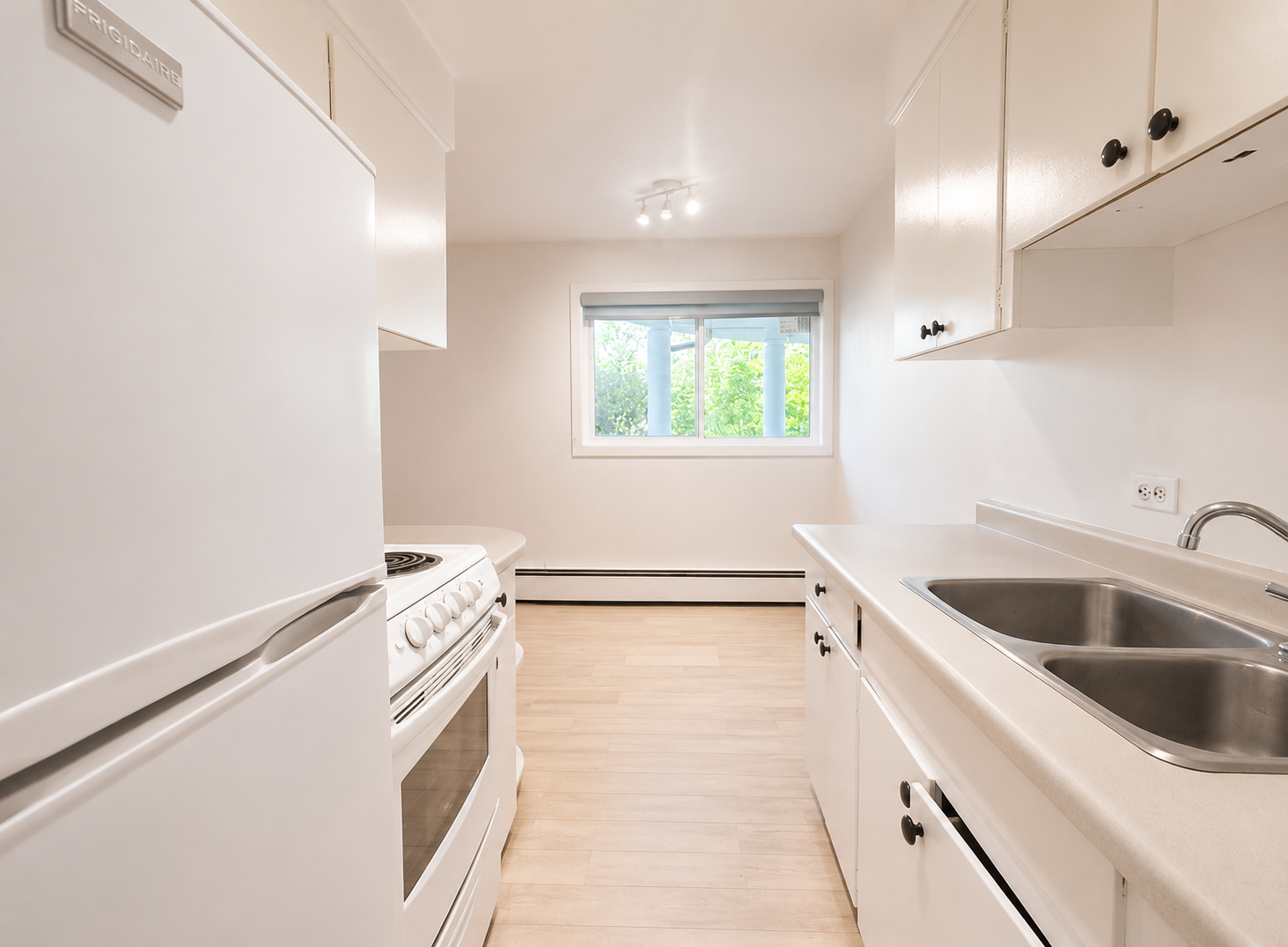 BRIGHT Updated Studio Apartment in Beautiful Mission Area!  - Photo 4