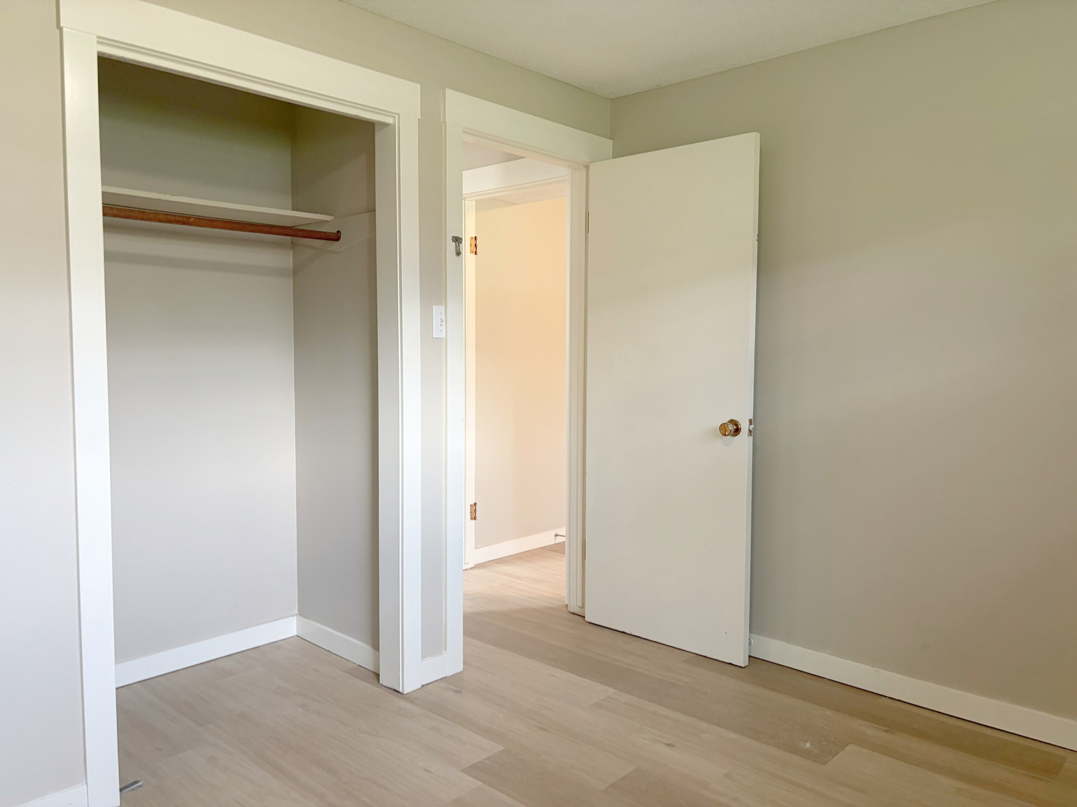 BRIGHT & UPDATED 4 Bed + 2 Bath w/ Rec Room in North Haven NW!  - Photo 11