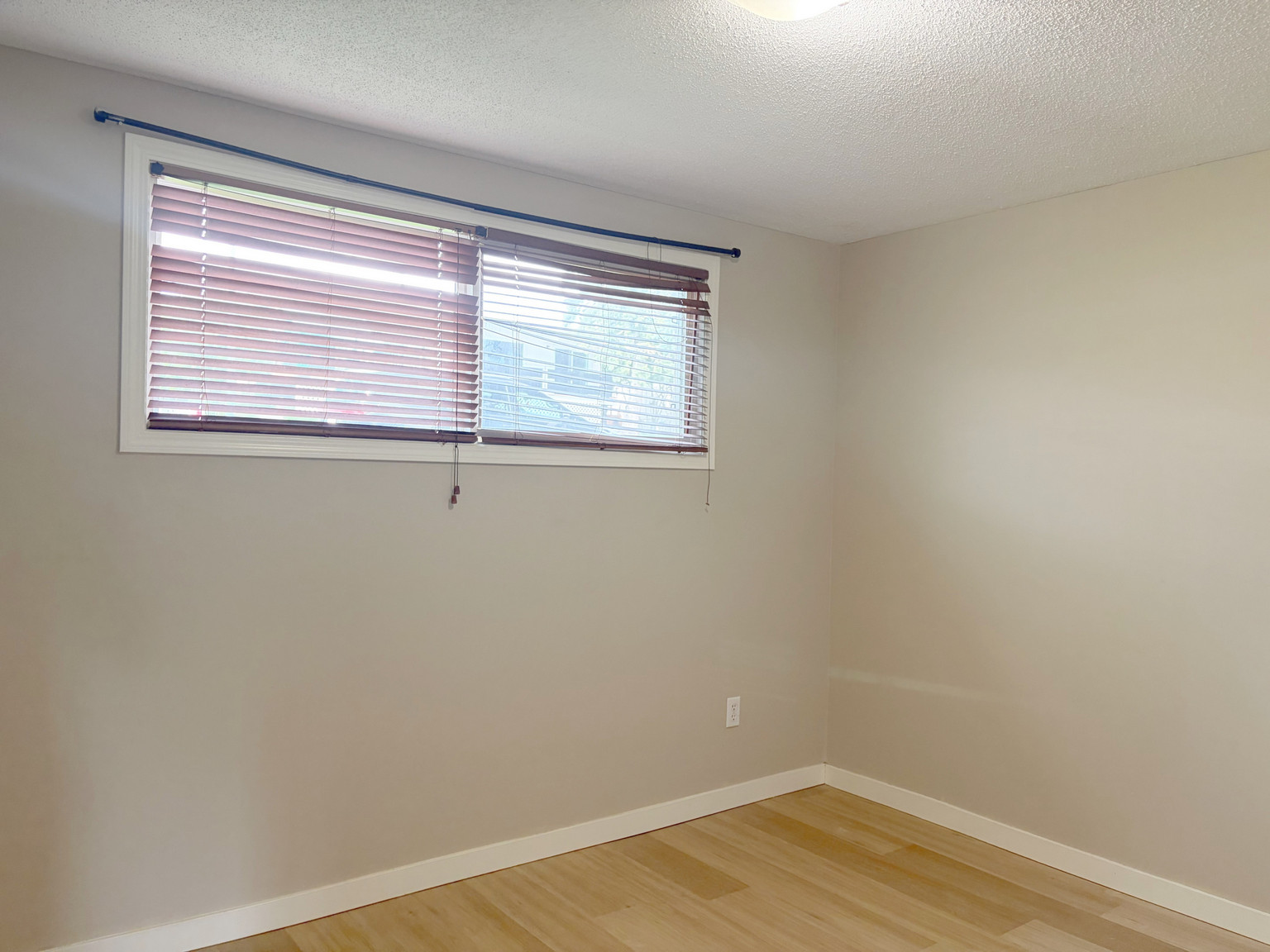 BRIGHT & UPDATED 4 Bed + 2 Bath w/ Rec Room in North Haven NW!  - Photo 12