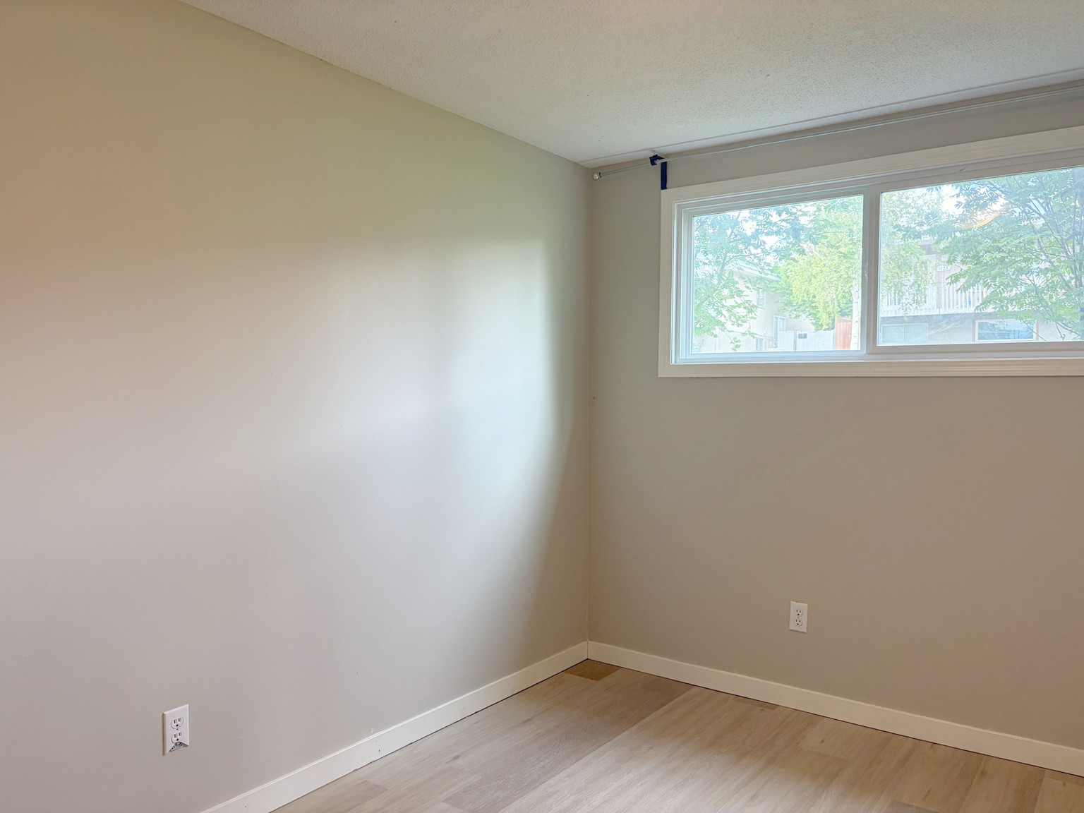 BRIGHT & UPDATED 4 Bed + 2 Bath w/ Rec Room in North Haven NW!  - Photo 13