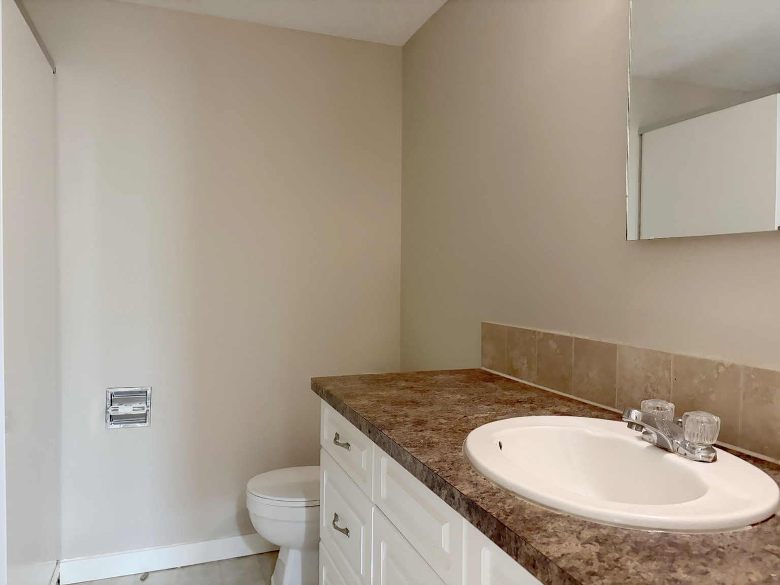 BRIGHT & UPDATED 4 Bed + 2 Bath w/ Rec Room in North Haven NW!  - Photo 16