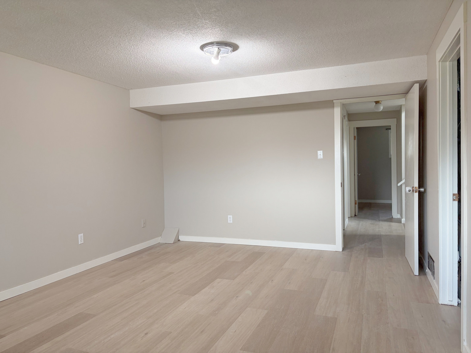 BRIGHT & UPDATED 4 Bed + 2 Bath w/ Rec Room in North Haven NW!  - Photo 14