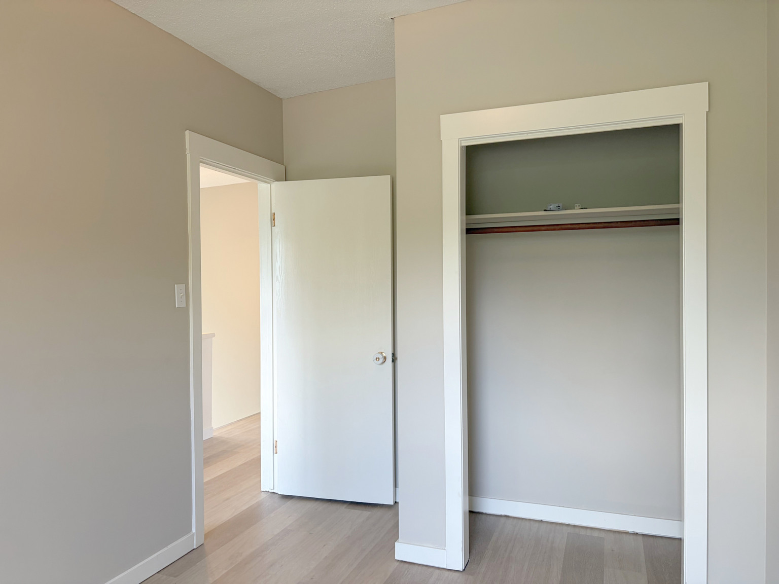 BRIGHT & UPDATED 4 Bed + 2 Bath w/ Rec Room in North Haven NW!  - Photo 18