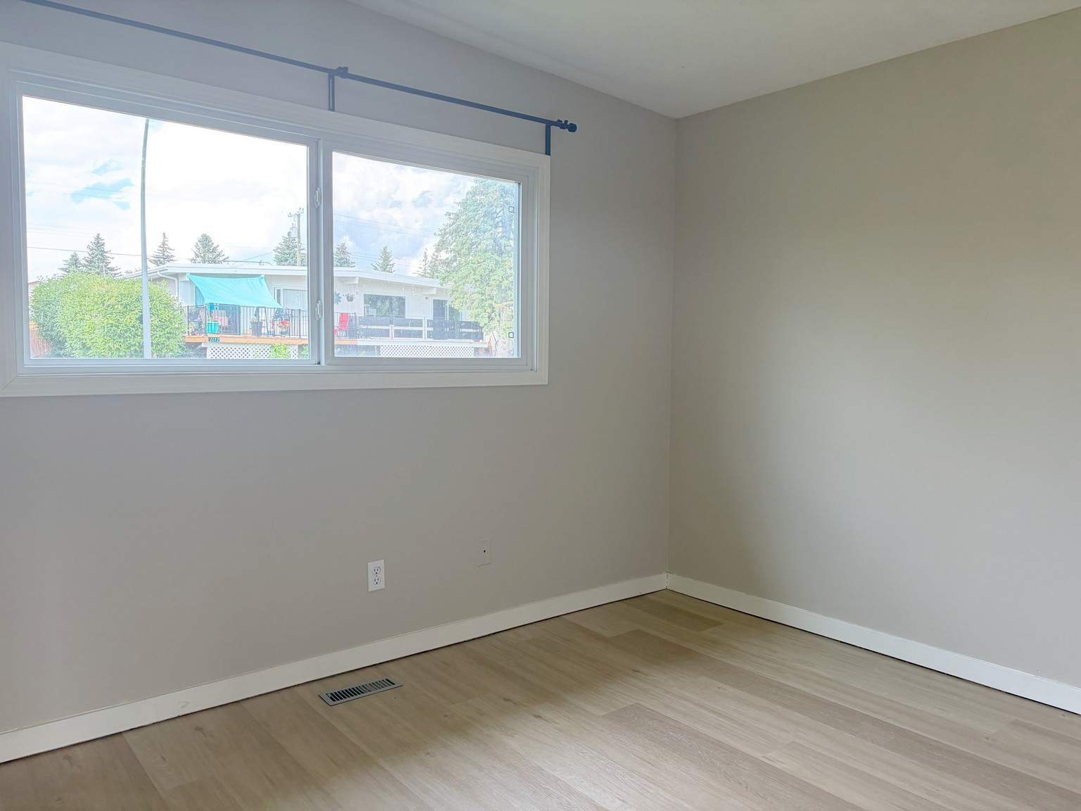 BRIGHT & UPDATED 4 Bed + 2 Bath w/ Rec Room in North Haven NW!  - Photo 21