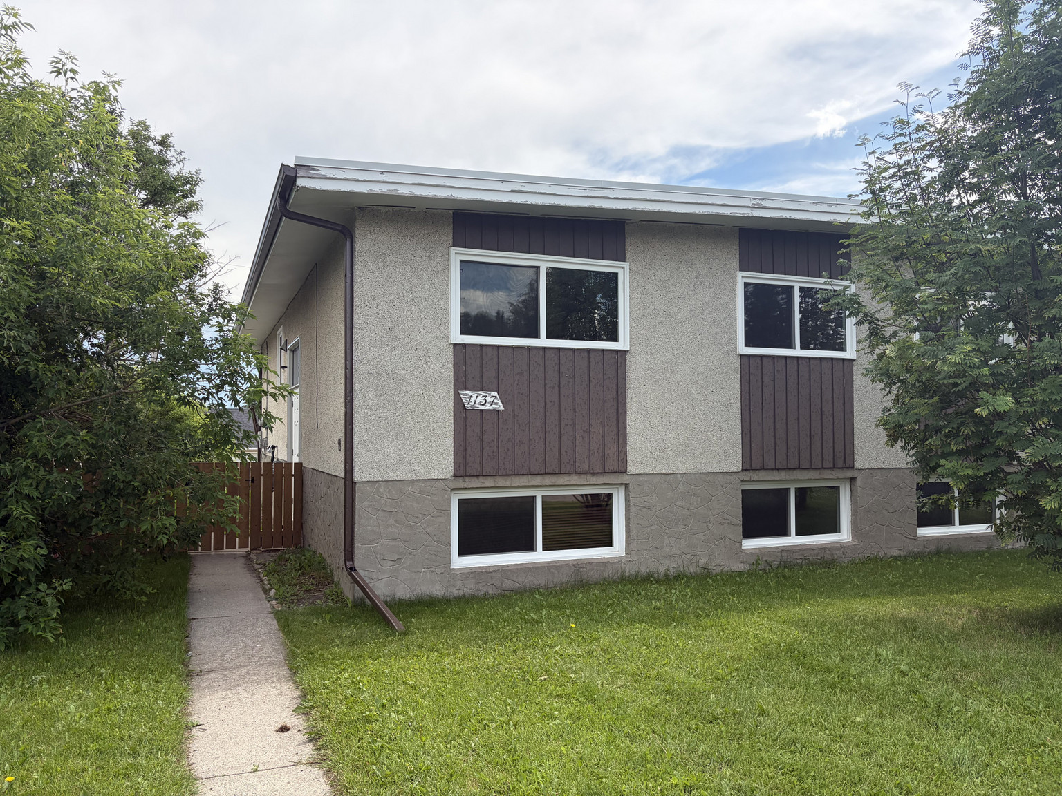 BRIGHT & UPDATED 4 Bed + 2 Bath w/ Rec Room in North Haven NW! 