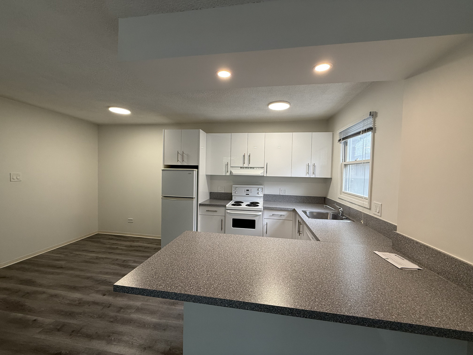 Bright & Charming 1 Bed + 1 Bath Apartment in the Heart of Mission! - Photo 13