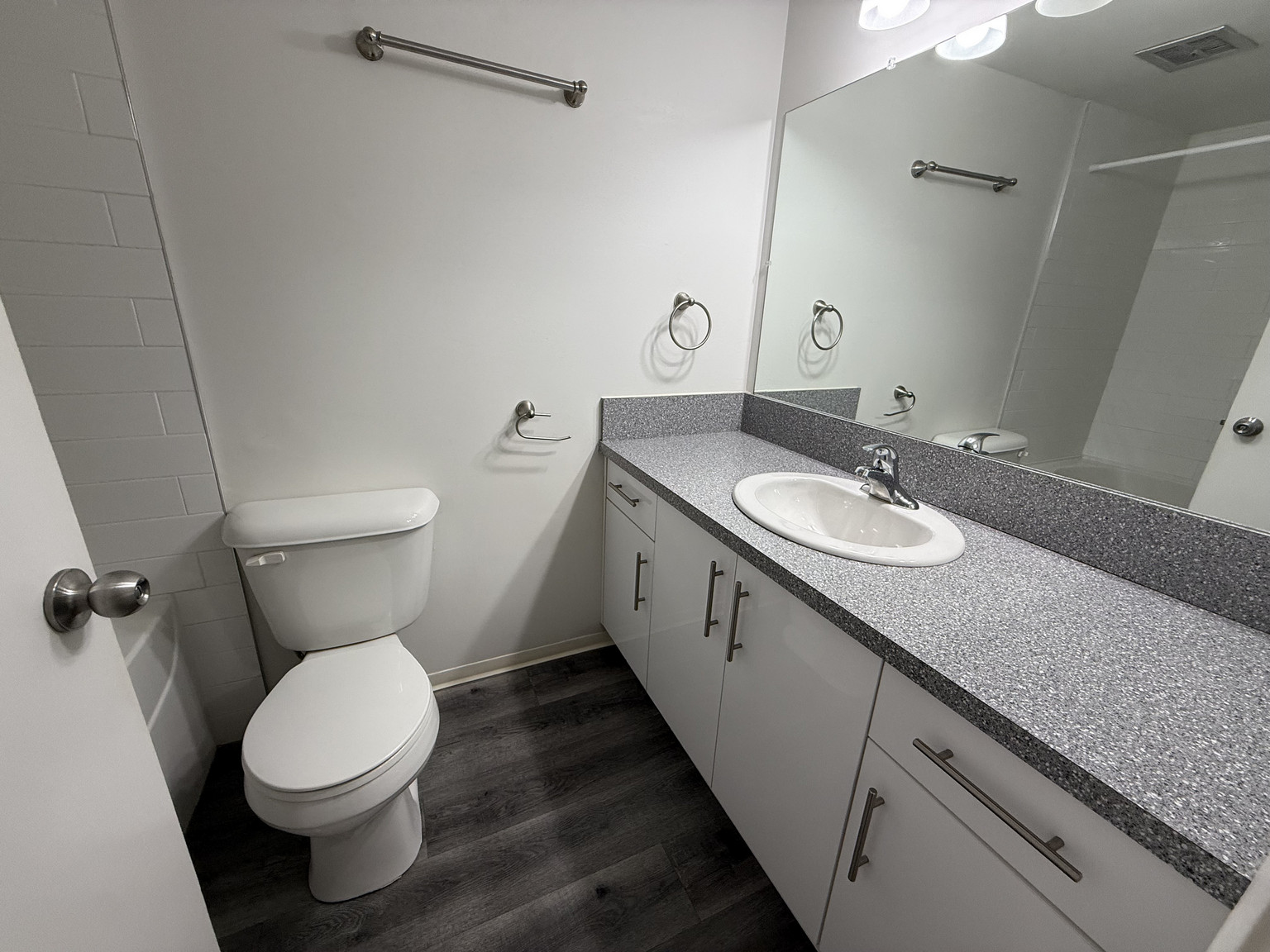 Bright & Charming 1 Bed + 1 Bath Apartment in the Heart of Mission! - Photo 6