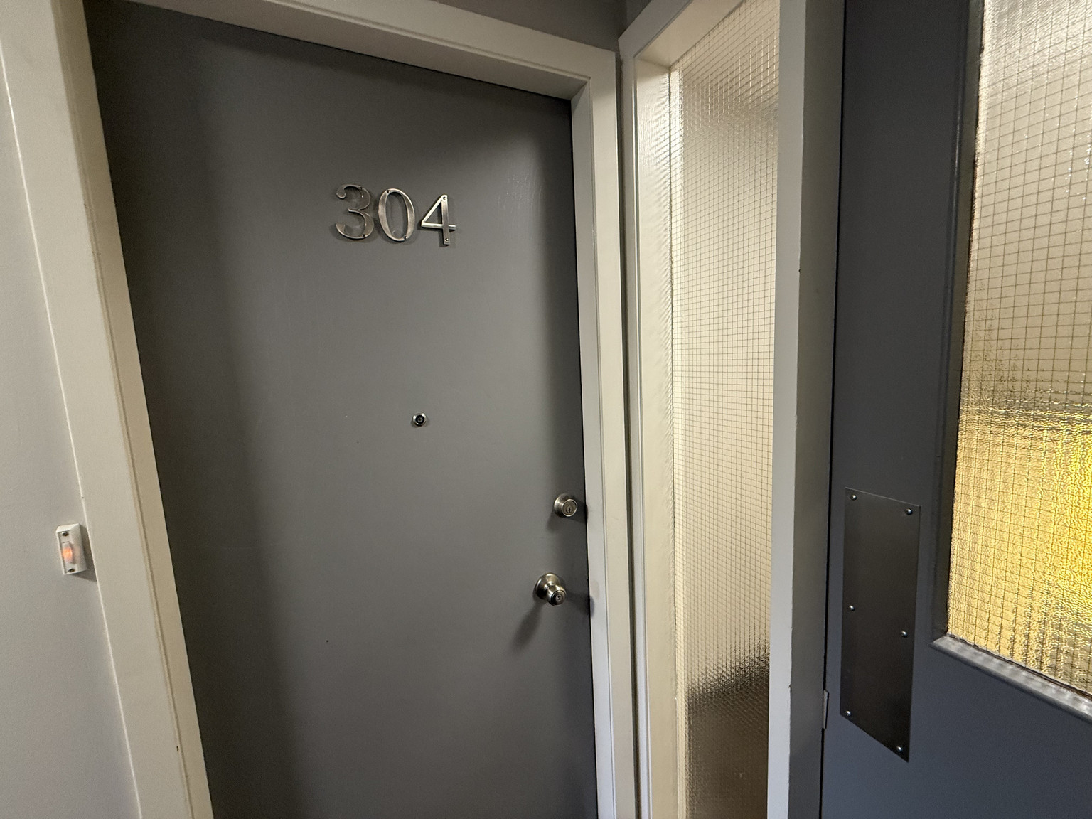 Bright & Charming 1 Bed + 1 Bath Apartment in the Heart of Mission! - Photo 2