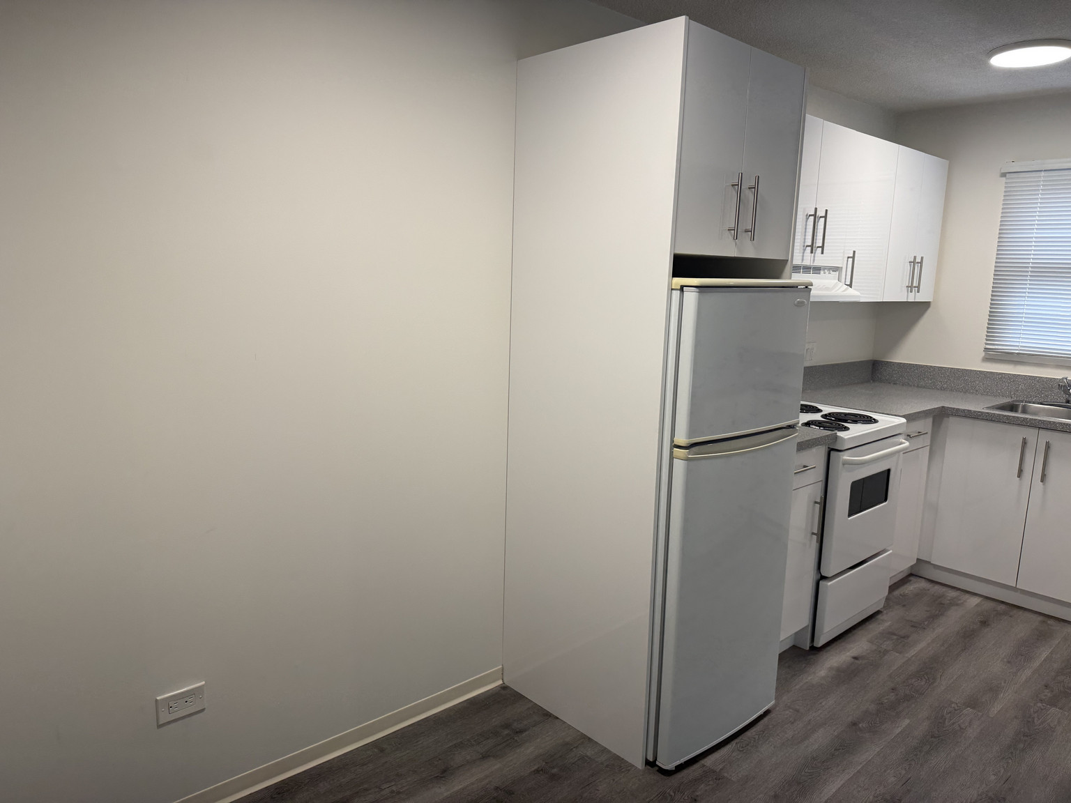 Bright & Charming 1 Bed + 1 Bath Apartment in the Heart of Mission! - Photo 9