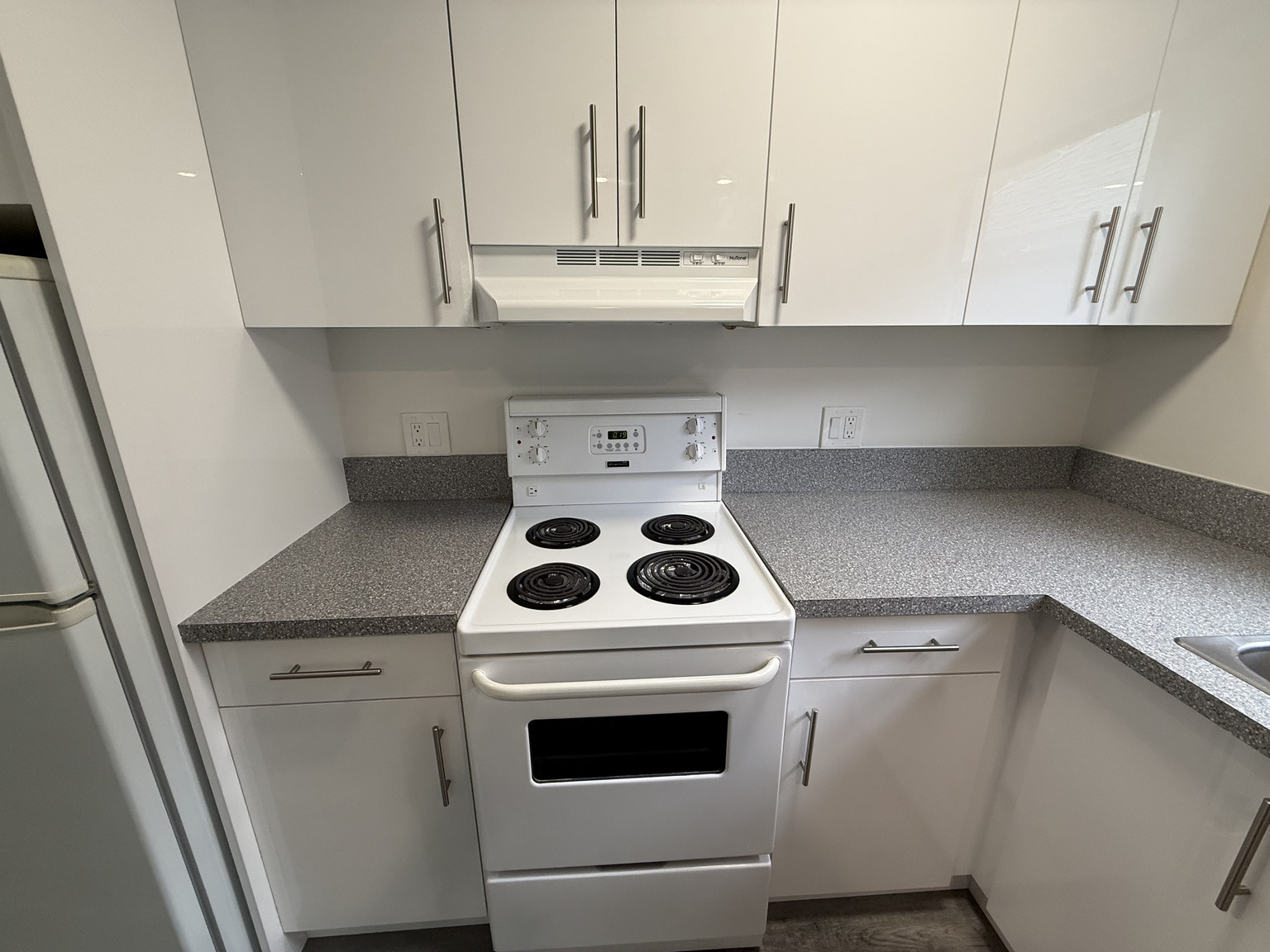 Bright & Charming 1 Bed + 1 Bath Apartment in the Heart of Mission! - Photo 10
