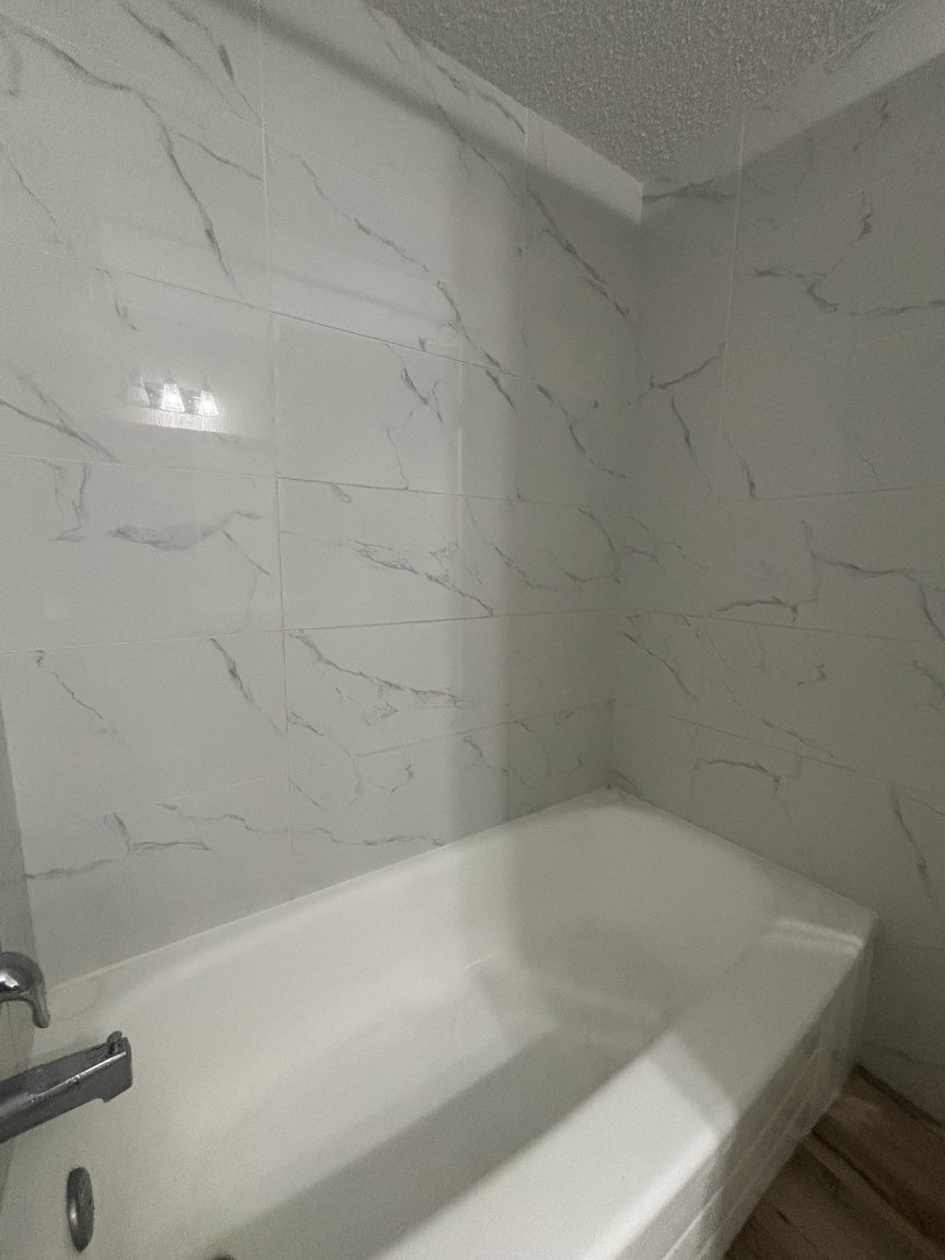 BRIGHT  & BEAUTIFUL 1 Bed, 1 Bath in Trendy Bankview! - Photo 11
