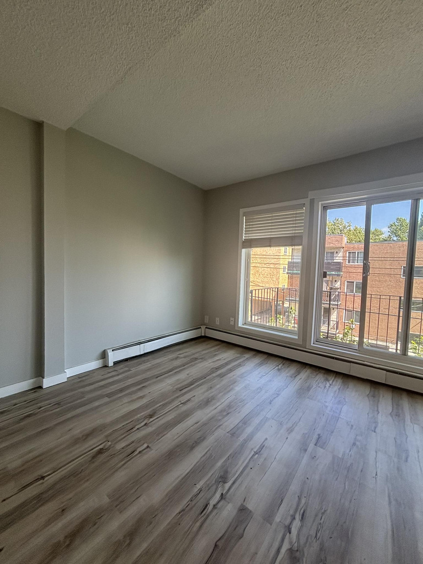 BRIGHT  & BEAUTIFUL 1 Bed, 1 Bath in Trendy Bankview! - Photo 4