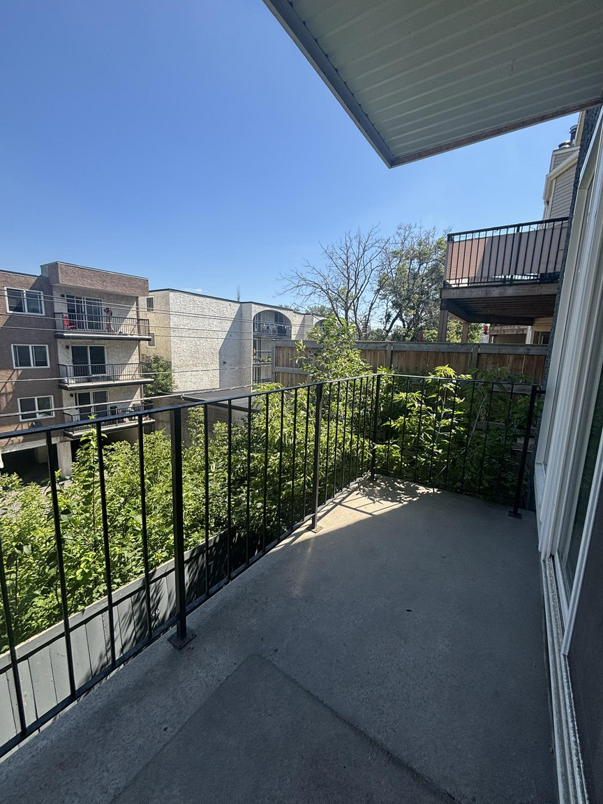 BRIGHT  & BEAUTIFUL 1 Bed, 1 Bath in Trendy Bankview! - Photo 9
