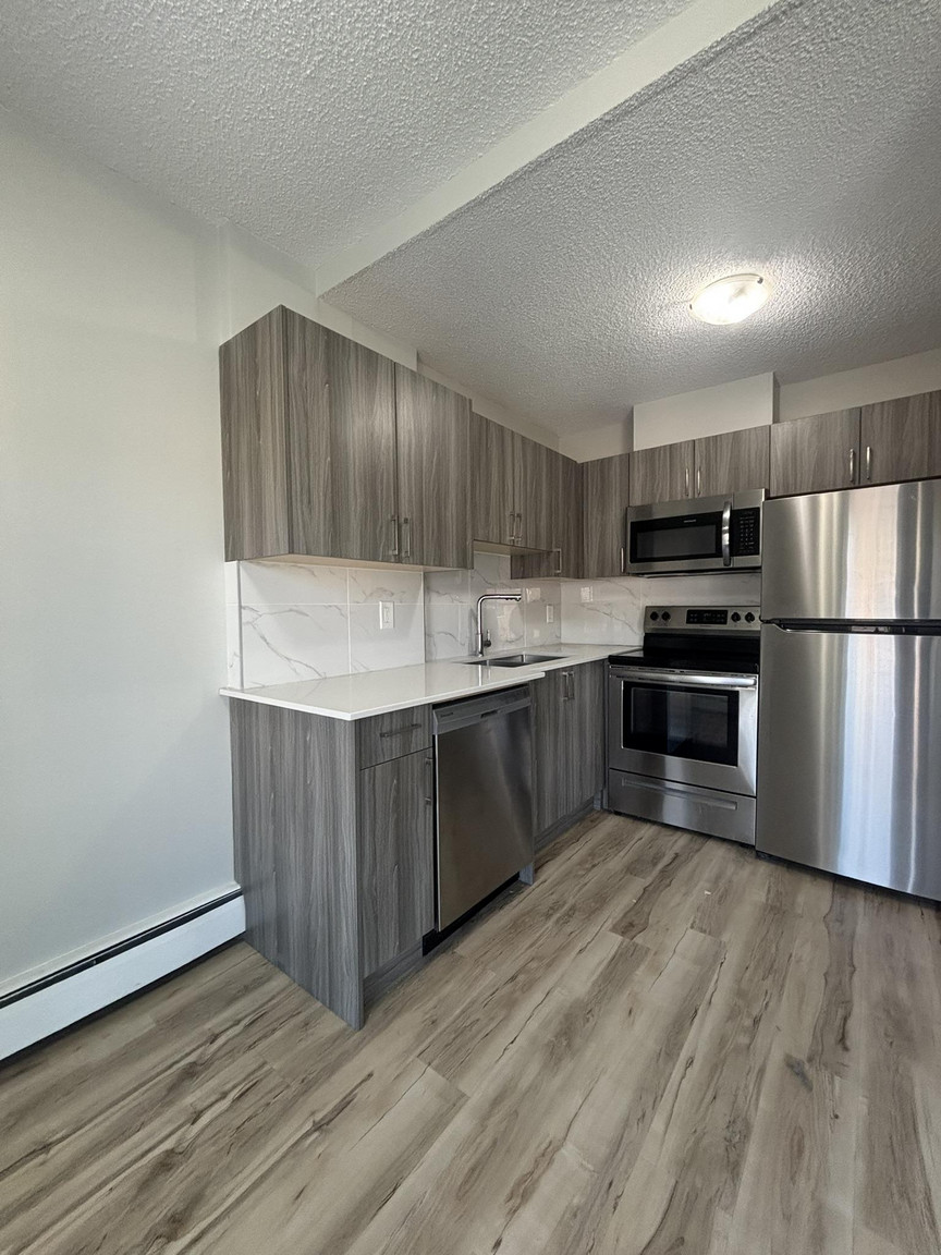 BRIGHT  & BEAUTIFUL 1 Bed, 1 Bath in Trendy Bankview! - Photo 5