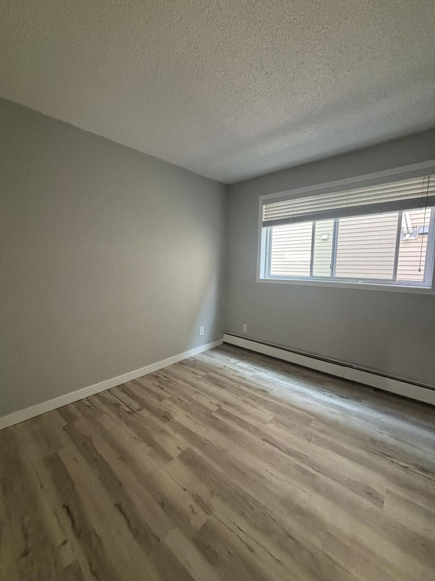 BRIGHT  & BEAUTIFUL 1 Bed, 1 Bath in Trendy Bankview! - Photo 13