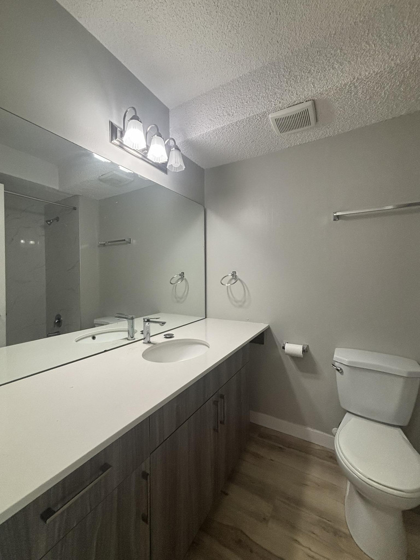 BRIGHT  & BEAUTIFUL 1 Bed, 1 Bath in Trendy Bankview! - Photo 10