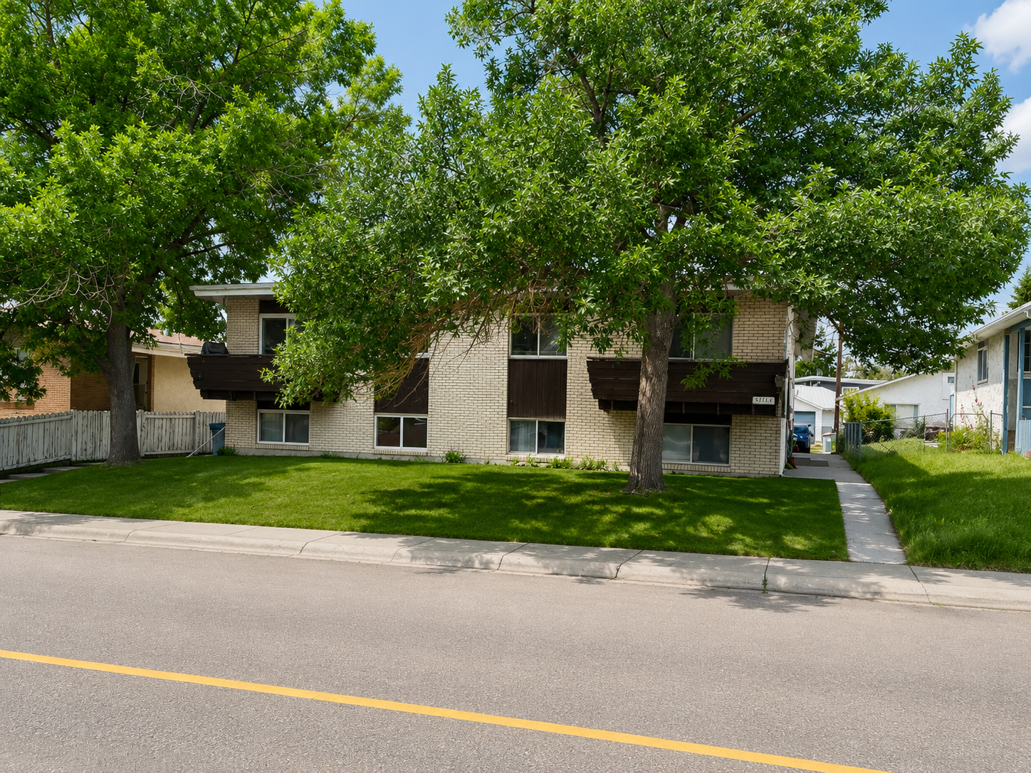 Charming 2 Bed, 1.5 Bath Duplex in Desirable McKinnon Drive NE