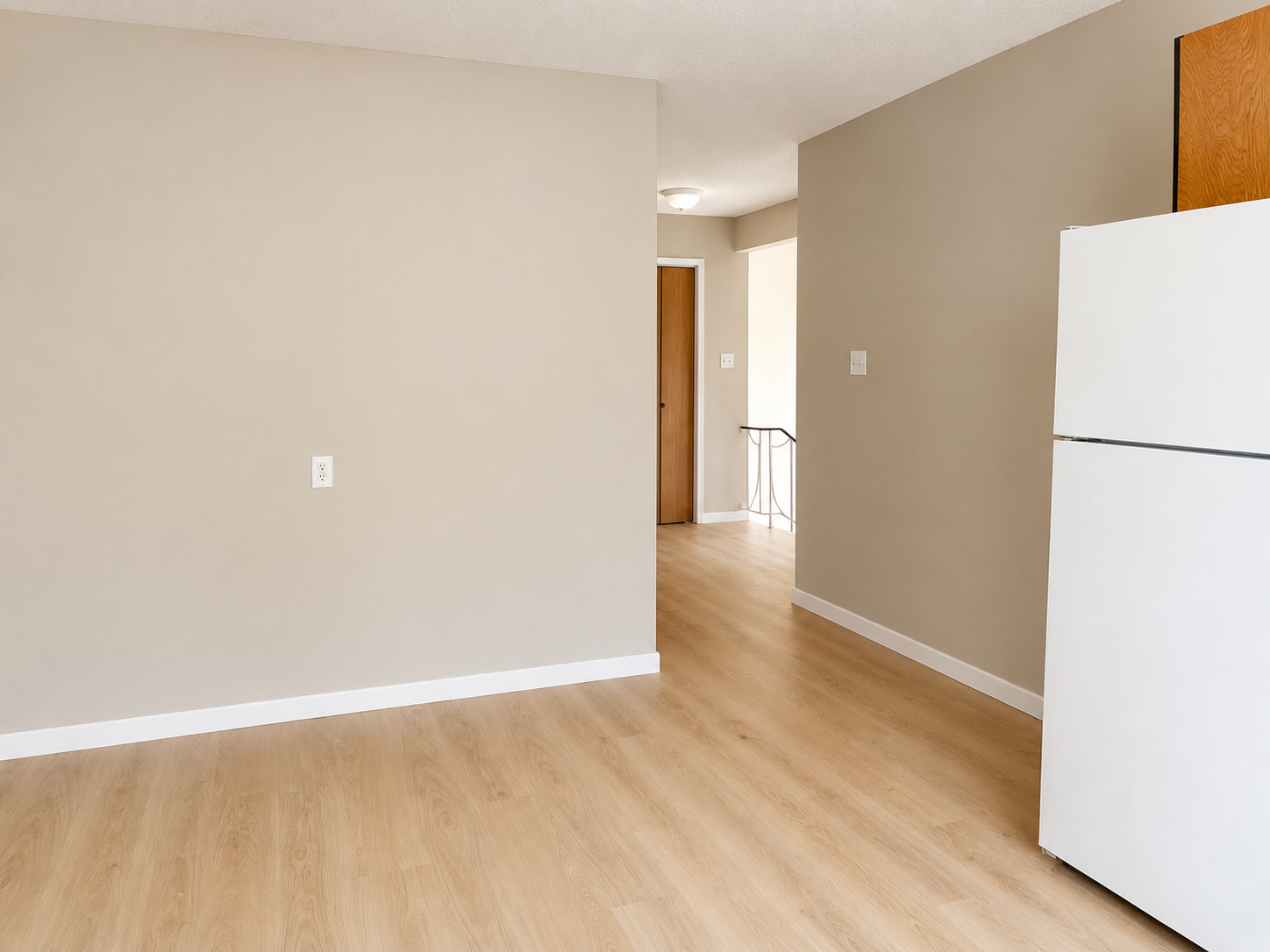 Charming 2 Bed, 1.5 Bath Duplex in Desirable McKinnon Drive NE - Photo 2