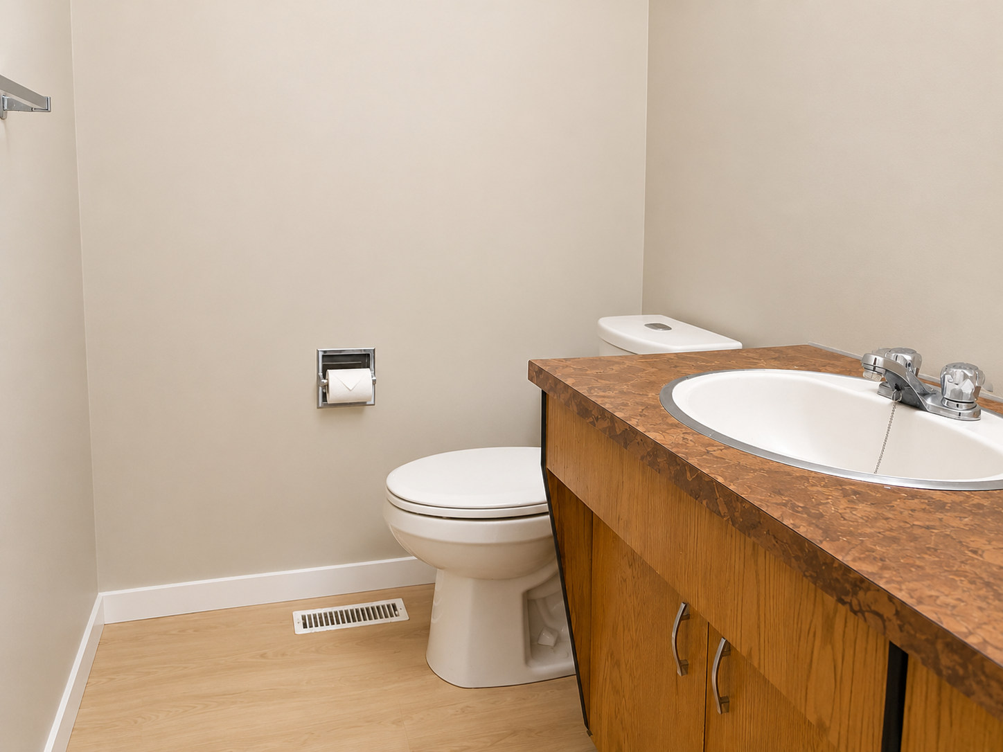 Charming 2 Bed, 1.5 Bath Duplex in Desirable McKinnon Drive NE - Photo 7