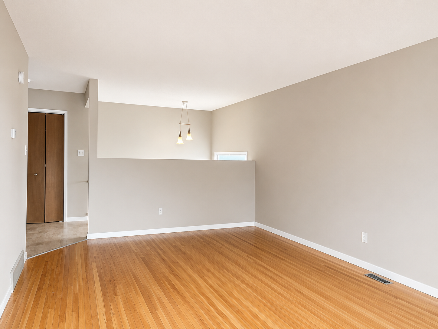 Charming 2 Bed, 1.5 Bath Duplex in Desirable McKinnon Drive NE - Photo 3