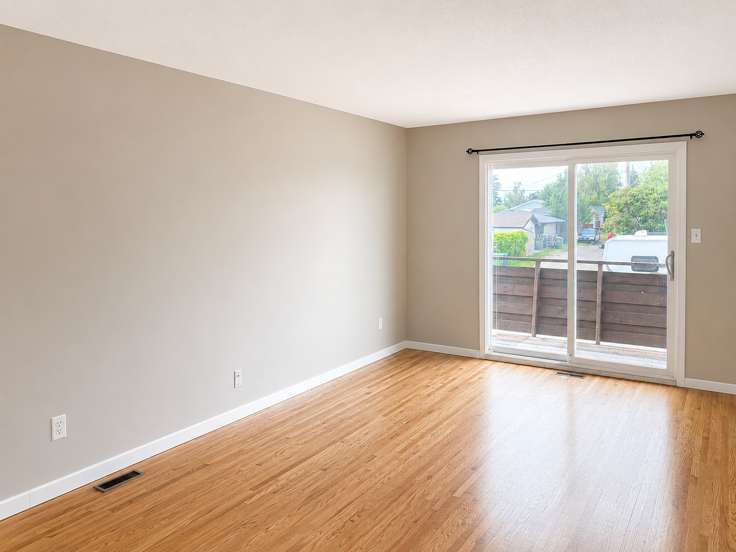 Charming 2 Bed, 1.5 Bath Duplex in Desirable McKinnon Drive NE - Photo 4