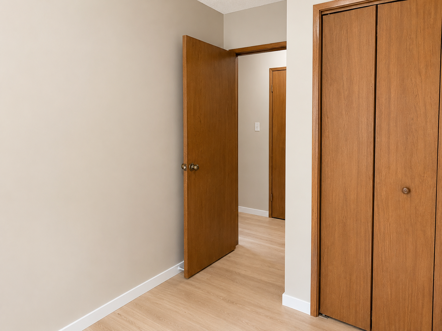 Charming 2 Bed, 1.5 Bath Duplex in Desirable McKinnon Drive NE - Photo 12