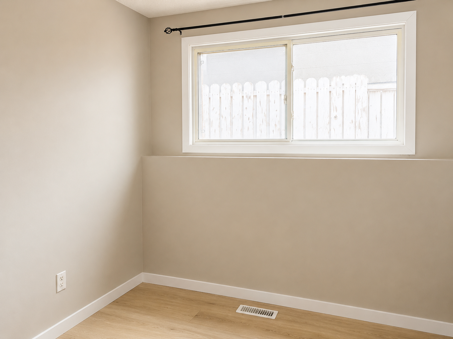 Charming 2 Bed, 1.5 Bath Duplex in Desirable McKinnon Drive NE - Photo 14