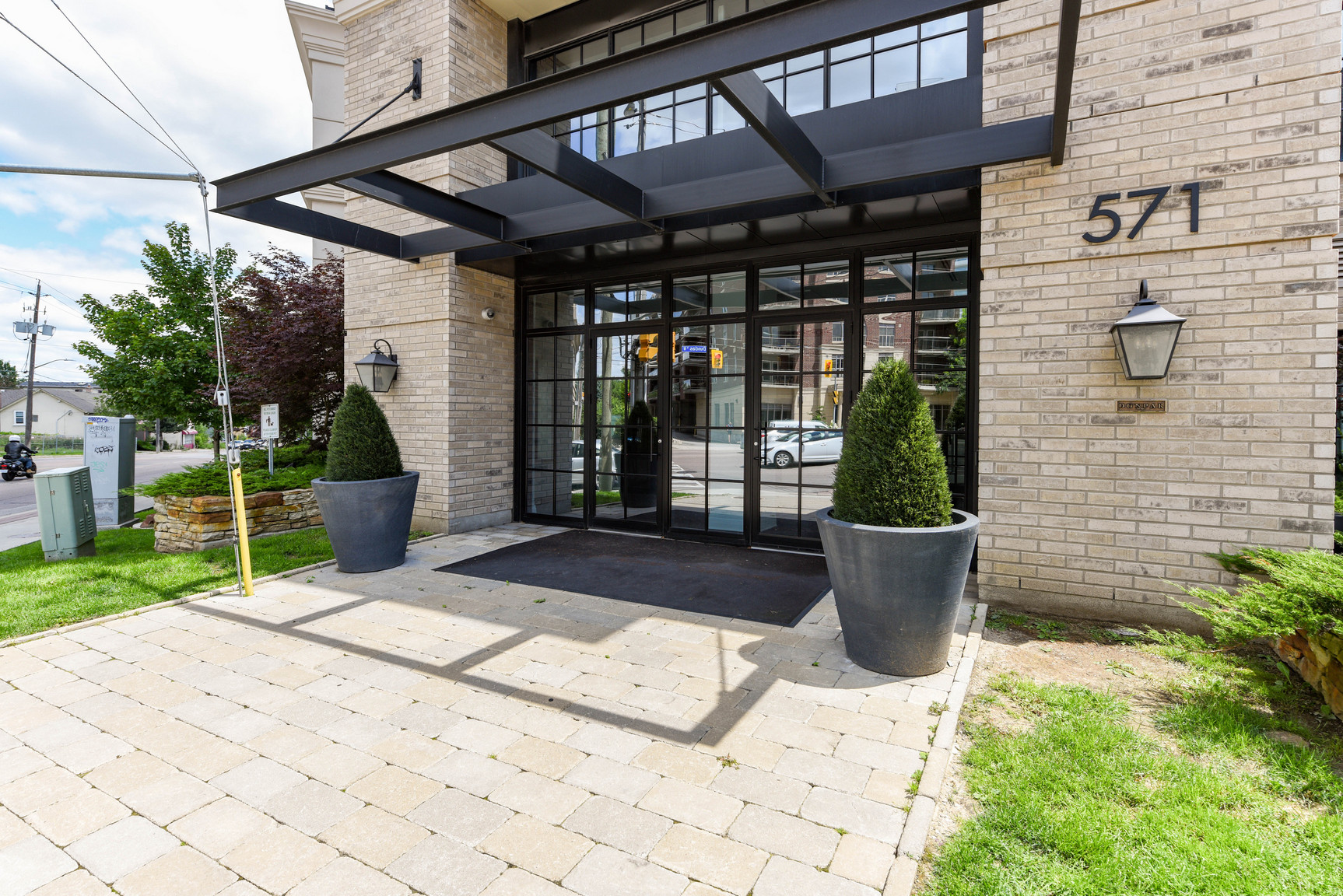 Kingsway Village Square on Prince Edward - Photo 3