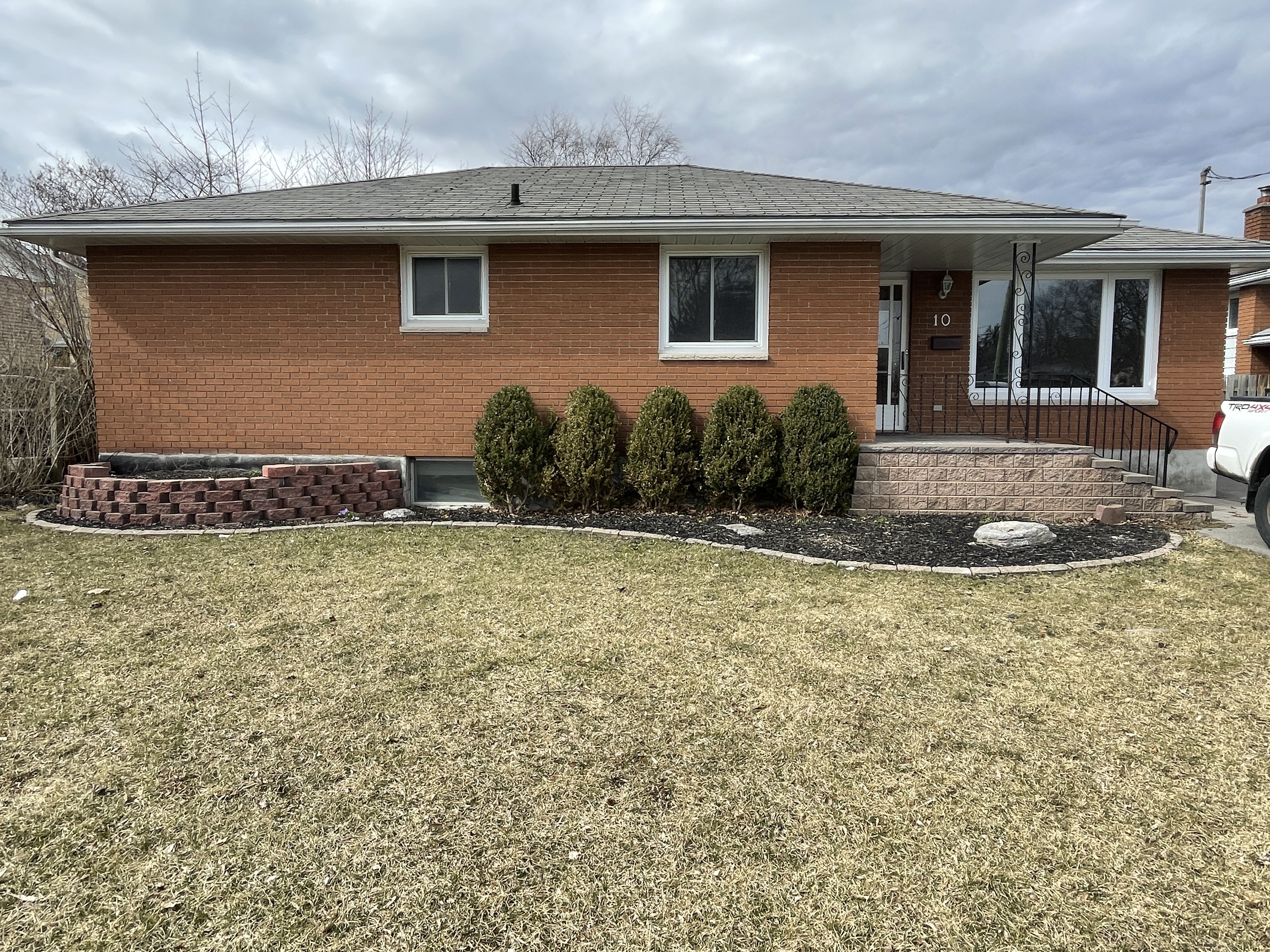 10 McFee St, Belleville, ON K8P 4P3 — photo 1