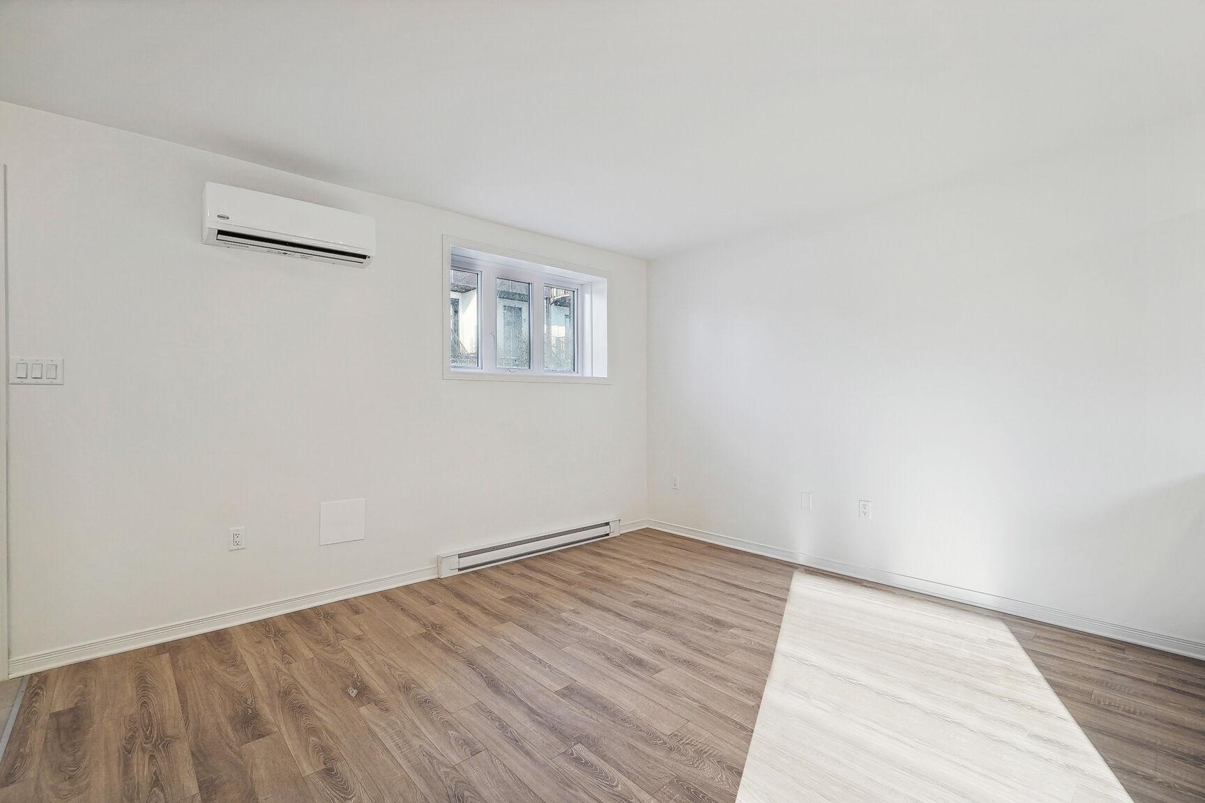 947 NOTRE DAME - Photo 10