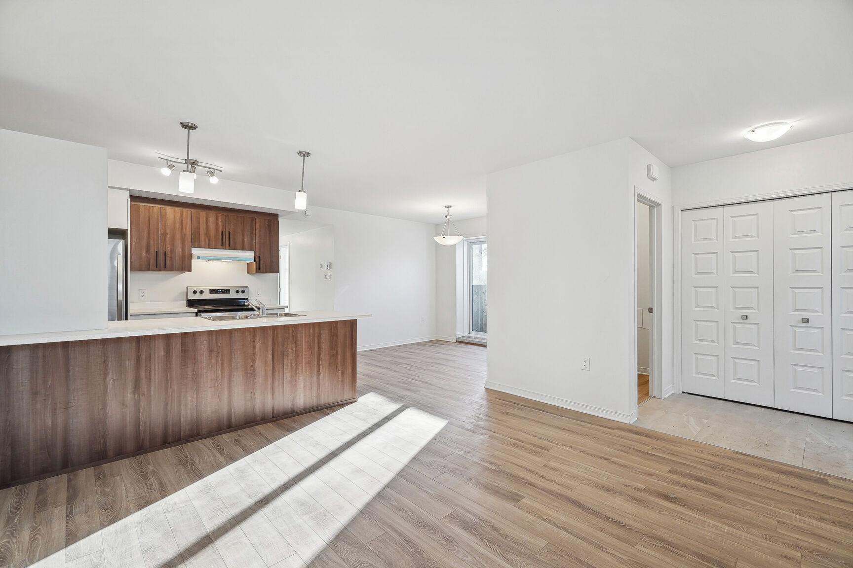 947 NOTRE DAME - Photo 15
