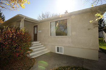 Beautiful Two Bedroom Main Floor - Photo 4