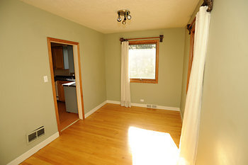 Beautiful Two Bedroom Main Floor - Photo 12