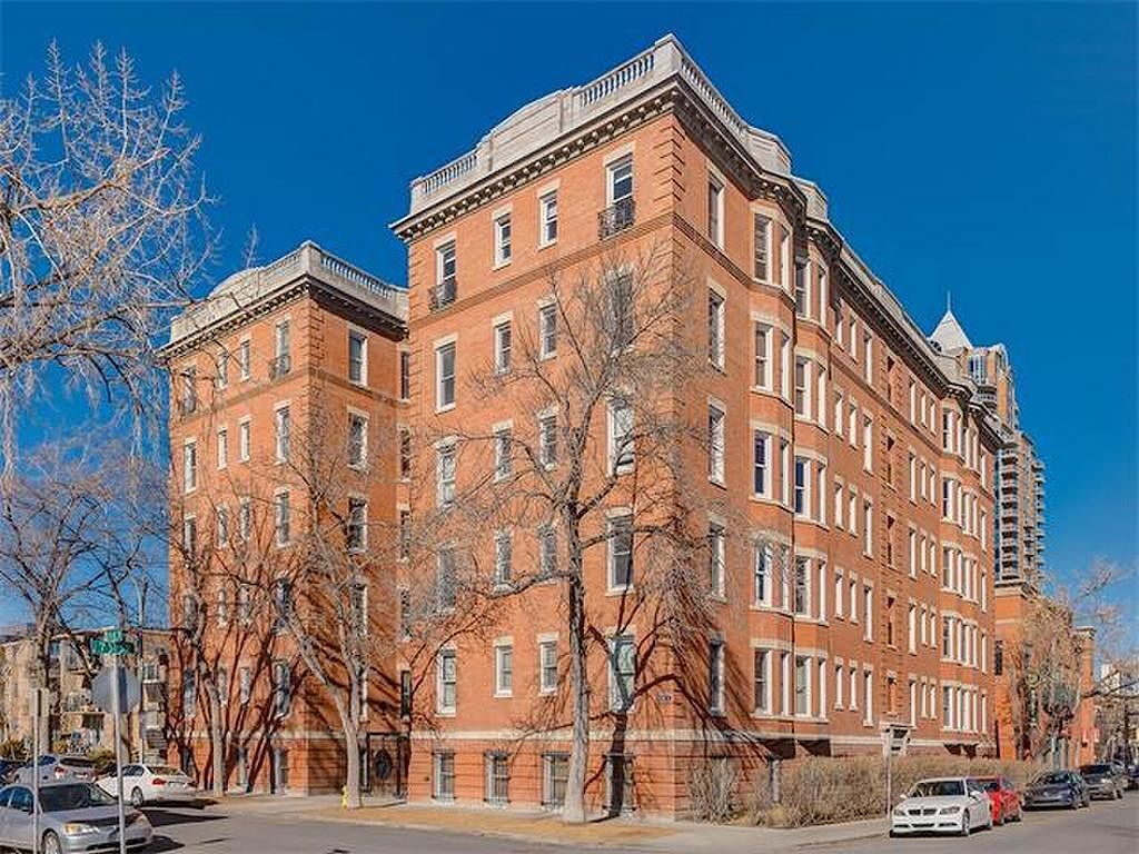 LOWER MOUNT ROYAL - HISTORICAL CONDO APARTMENT