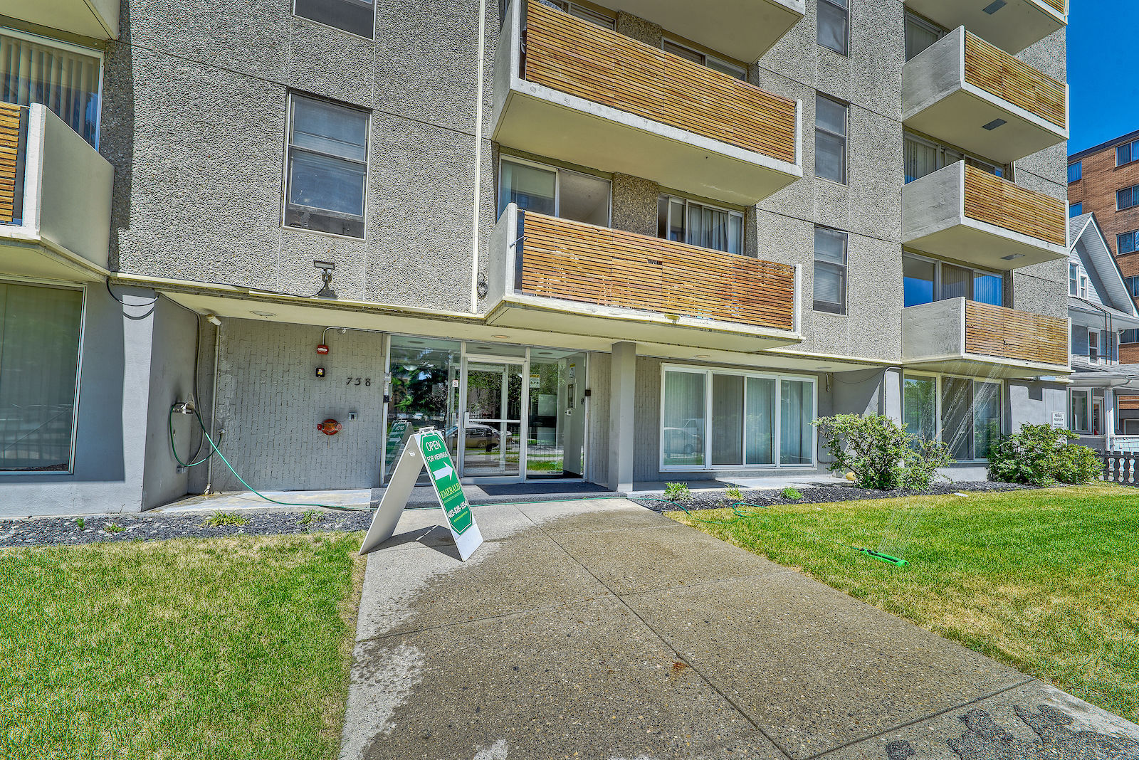 738 14 Avenue S.W.