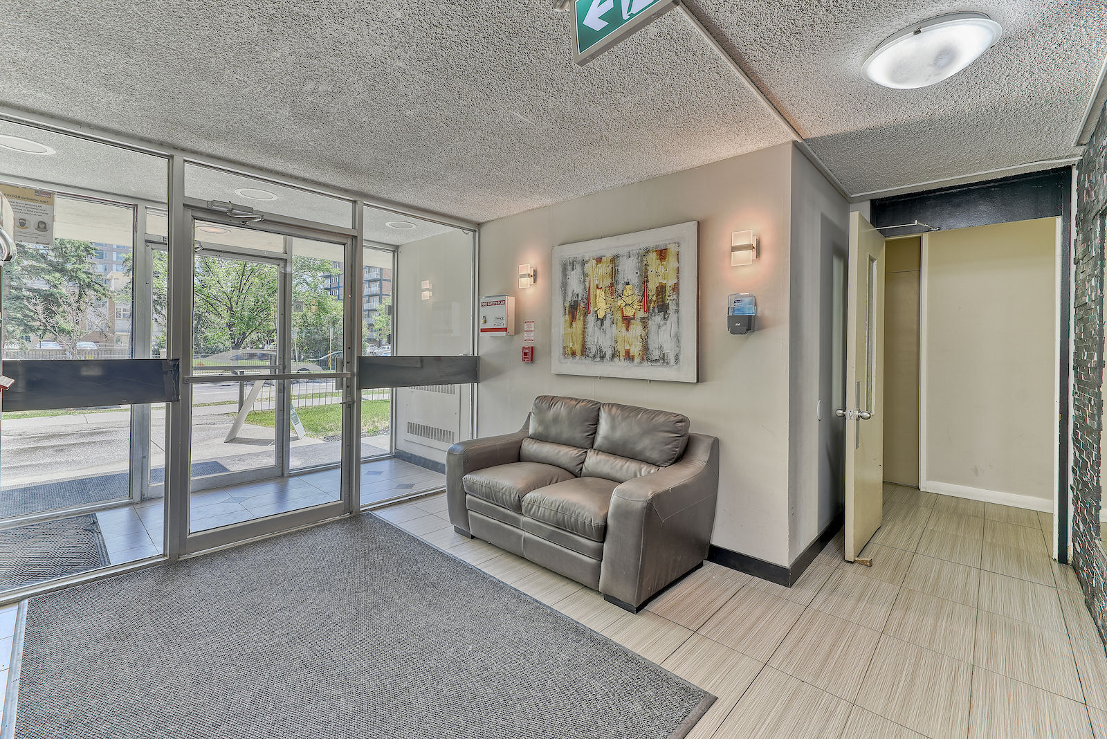 738 14 Avenue S.W. - Photo 5