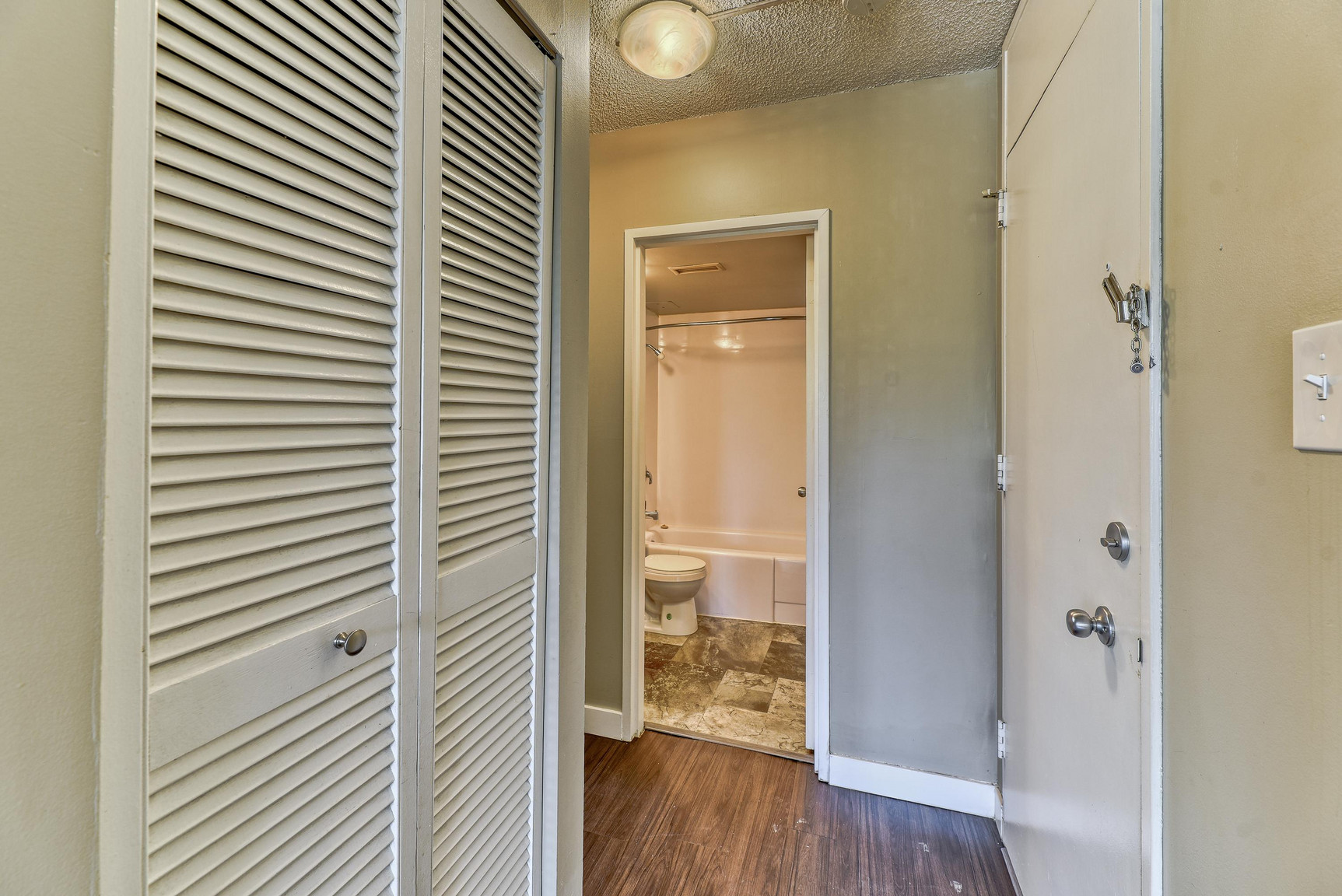 738 14 Avenue S.W. - Photo 11
