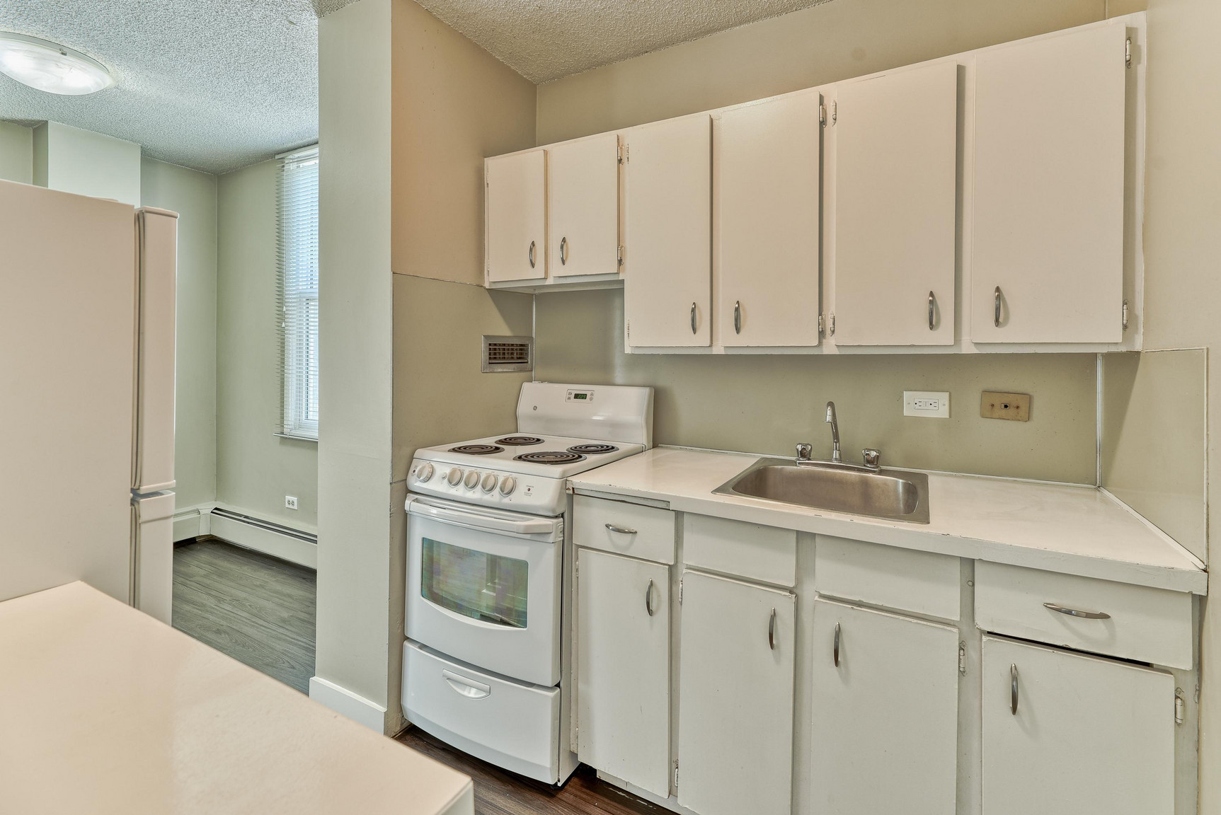 738 14 Avenue S.W. - Photo 15