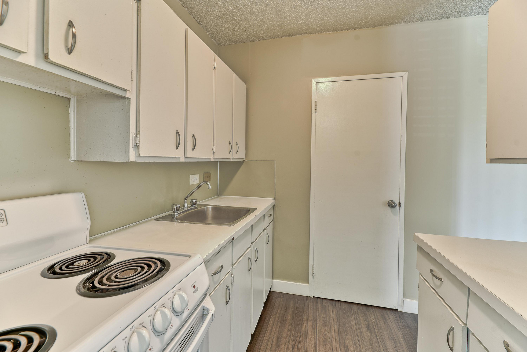 738 14 Avenue S.W. - Photo 13