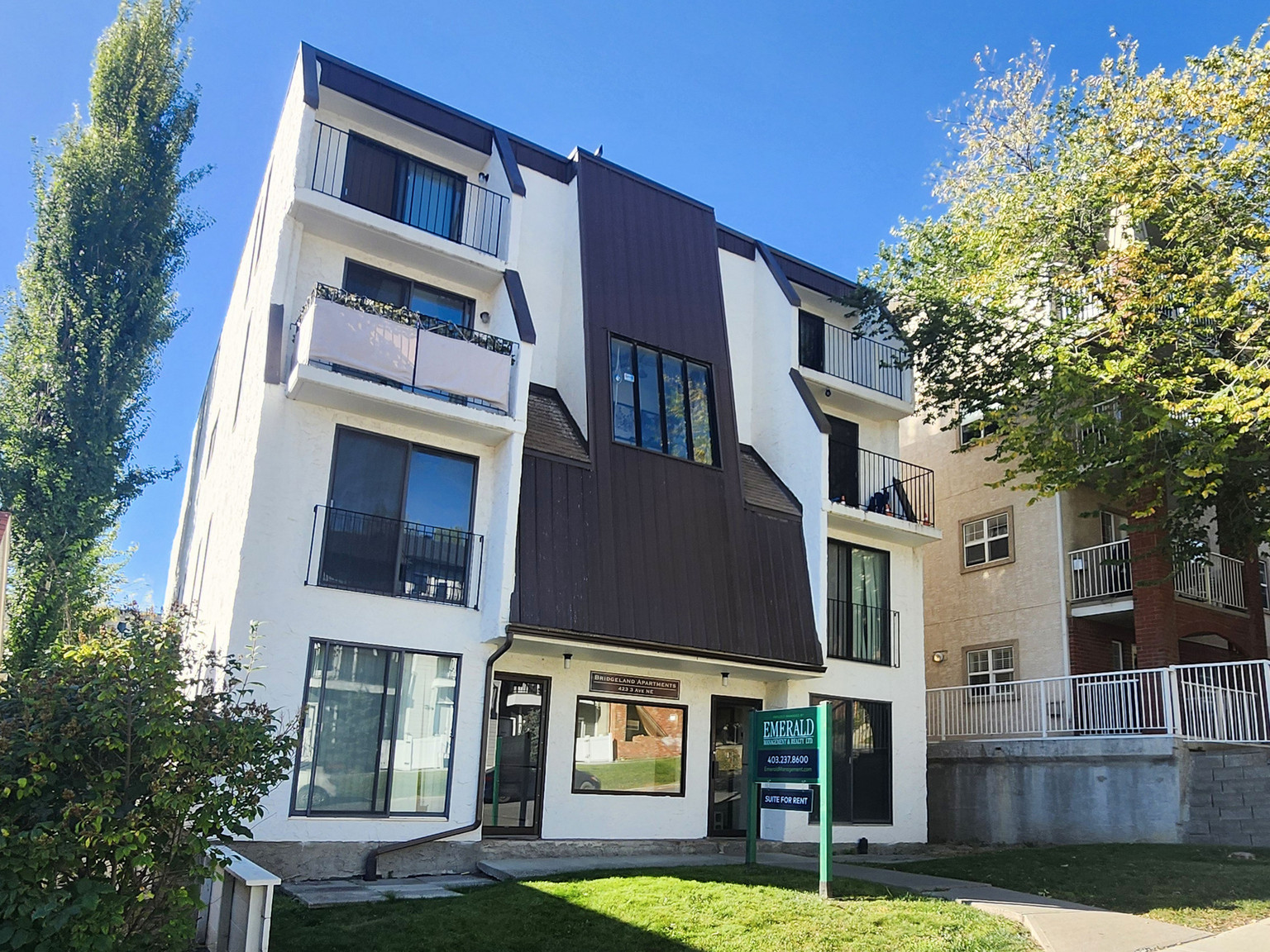 423 3 Avenue N.E.